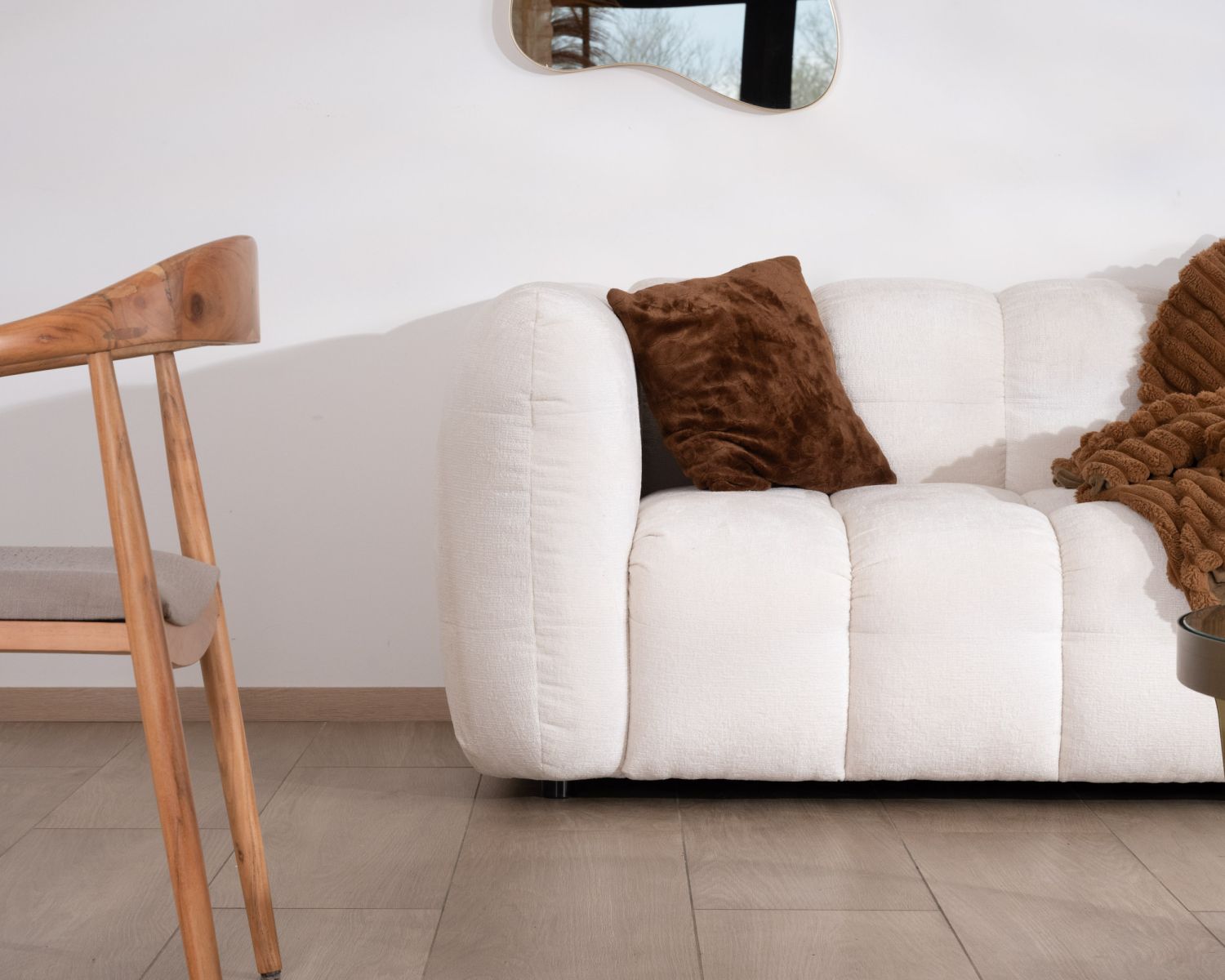 Canapé cocooning 3 places tissu bouclette blanc avec surpiqures "Milow"