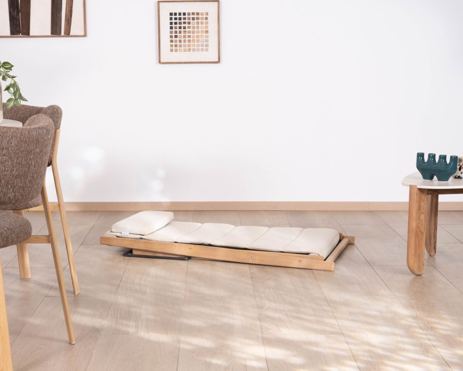 Chilienne matelassée en tissu bouclette écru et teck massif "Alizé" intérieur/extérieur
