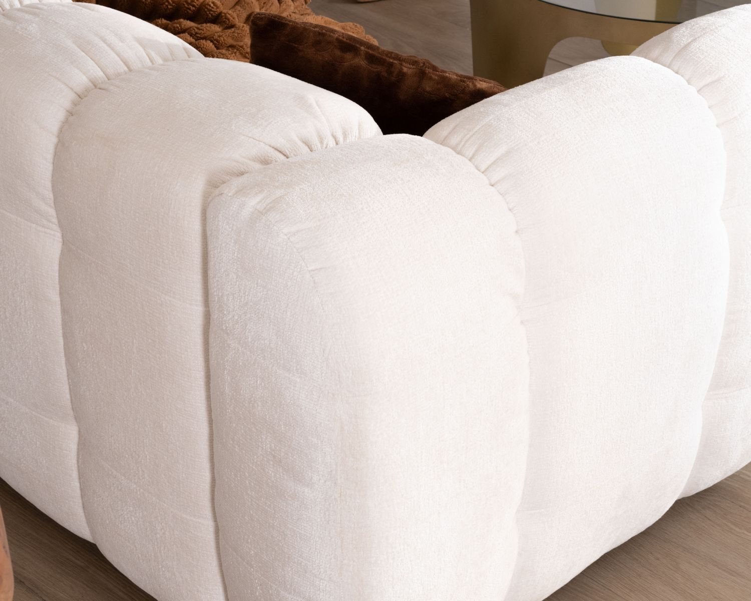 Canapé cocooning 3 places tissu bouclette blanc avec surpiqures "Milow"