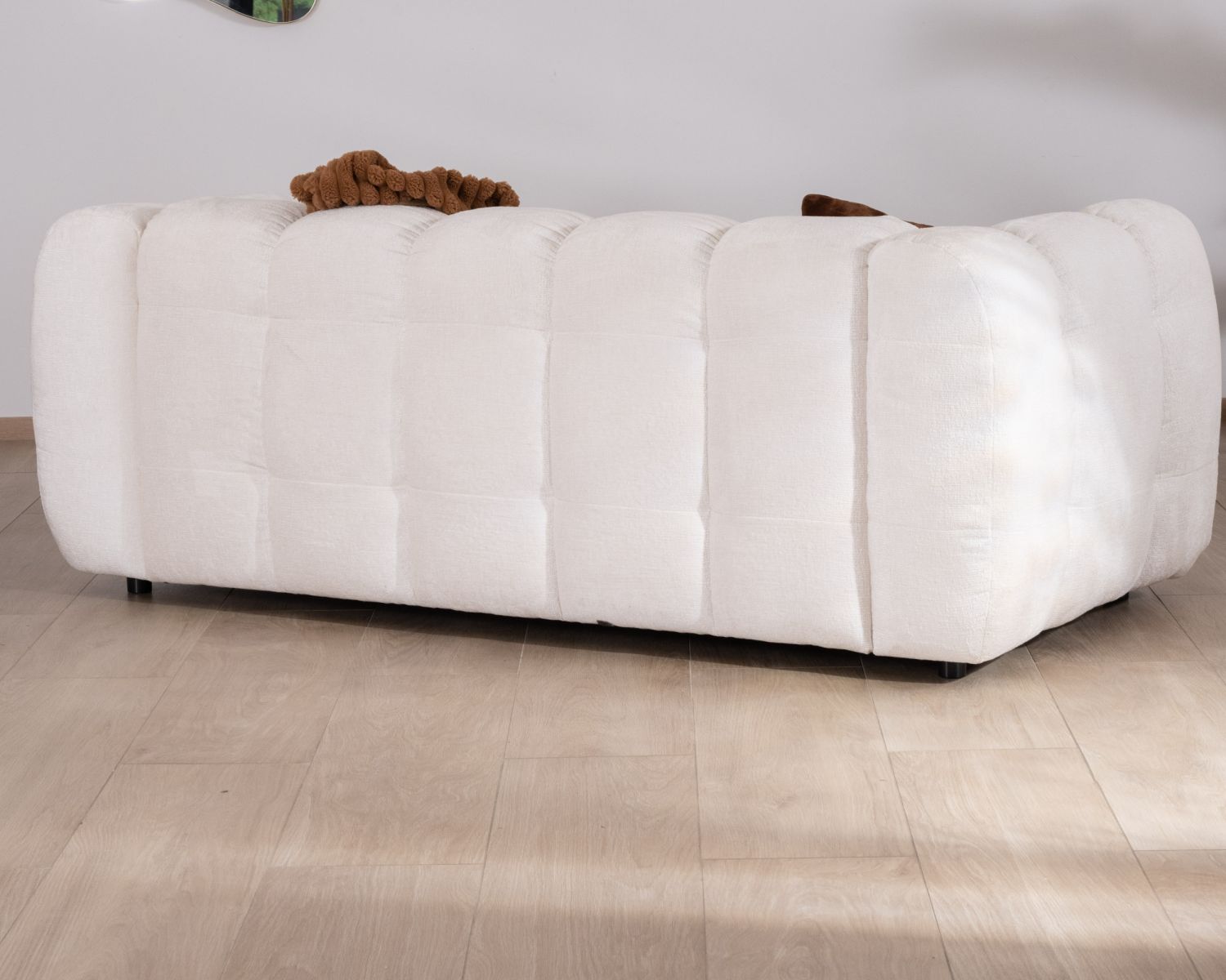 Canapé cocooning 3 places tissu bouclette blanc avec surpiqures "Milow"