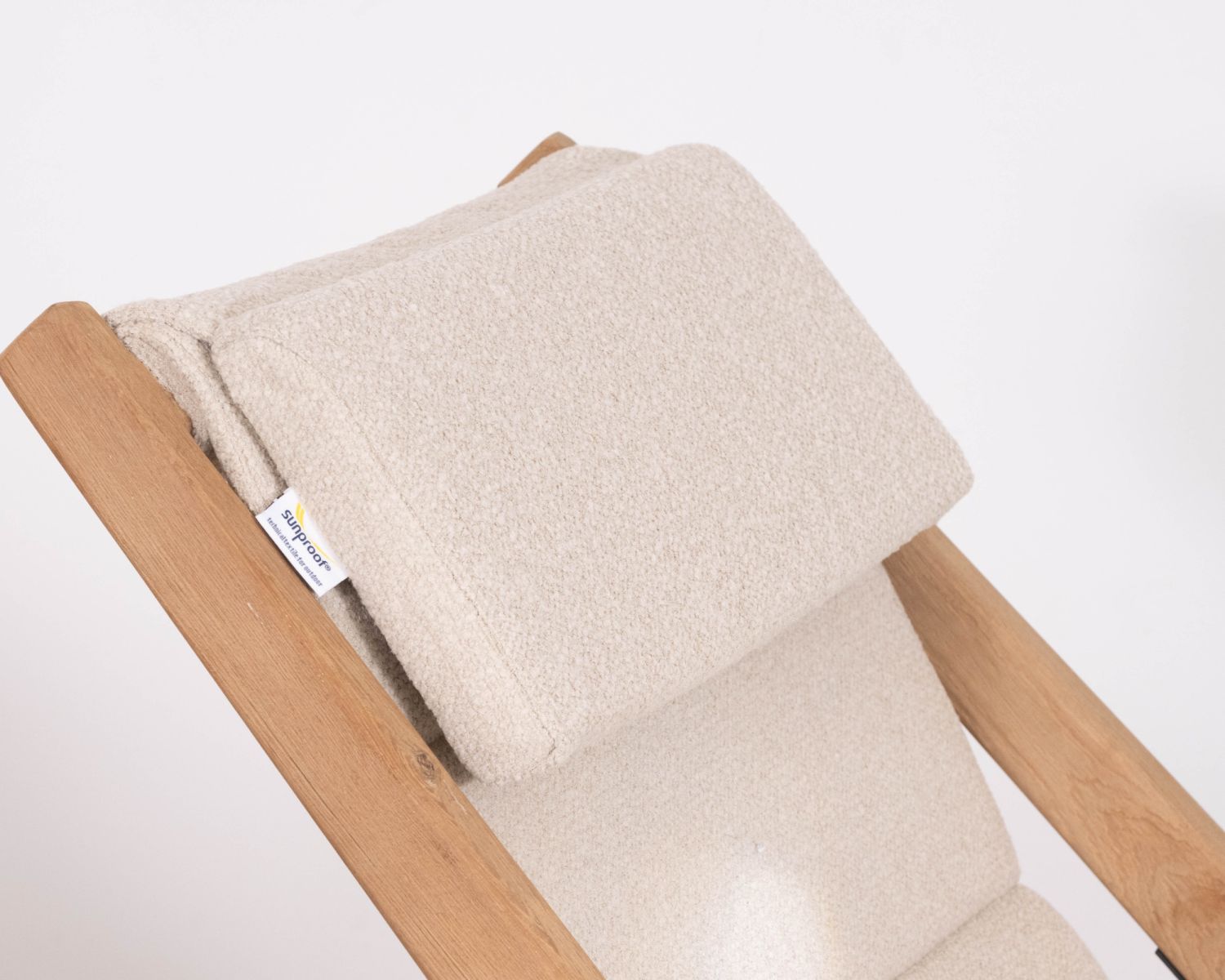 Chilienne matelassée en tissu bouclette écru et teck massif "Alizé" intérieur/extérieur