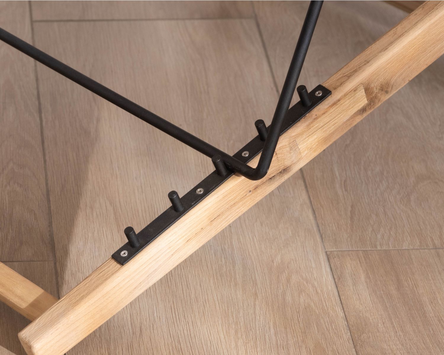 Chilienne matelassée en tissu bouclette écru et teck massif "Alizé" intérieur/extérieur