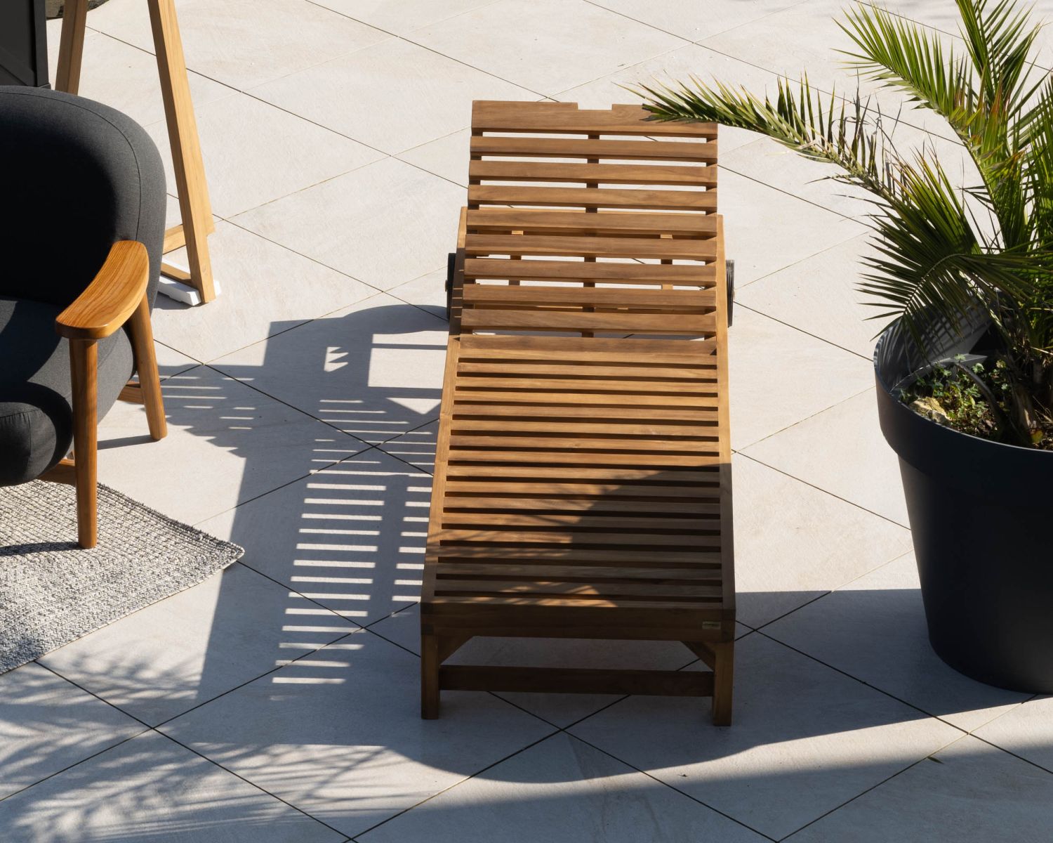 Bain de soleil 1 place en teck massif avec roulettes "Estiva"