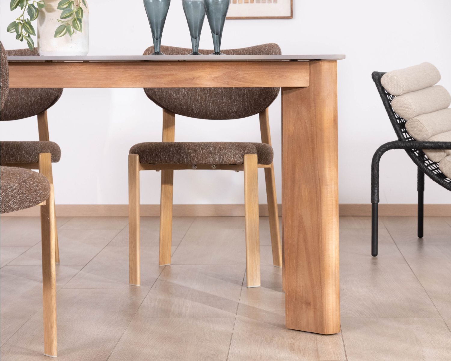 Table de repas 200 cm plateau céramique gris effet béton "Merik" en teck massif