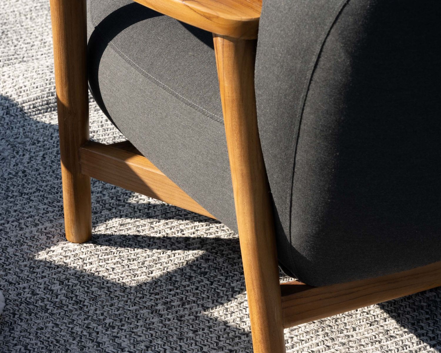 Ensemble canapé et fauteuil de jardin en tissu gris foncé "Aristochair"