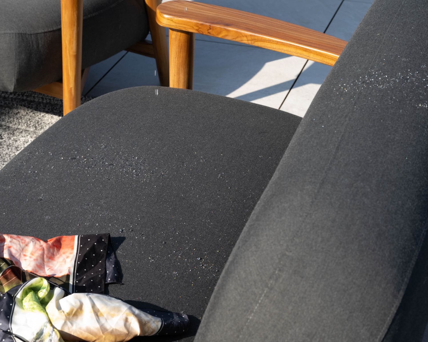 Ensemble canapé et fauteuil de jardin en tissu gris foncé "Aristochair"