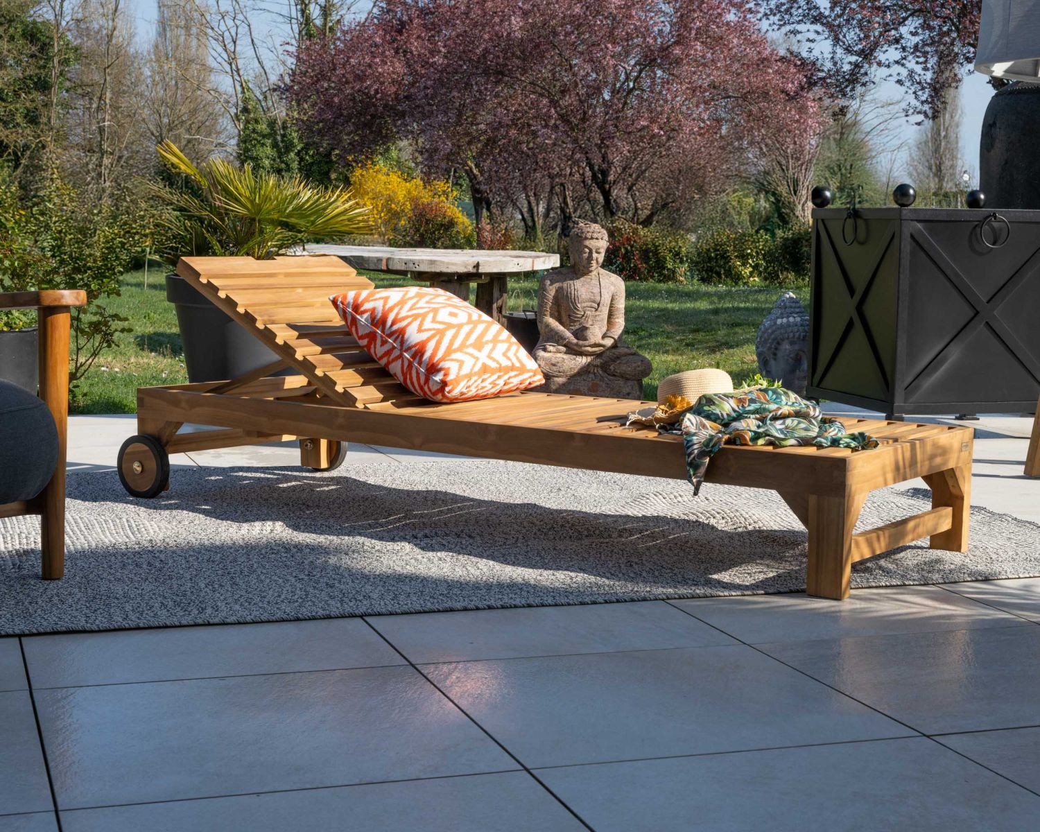 Bain de soleil 1 place en teck massif avec roulettes "Estiva"