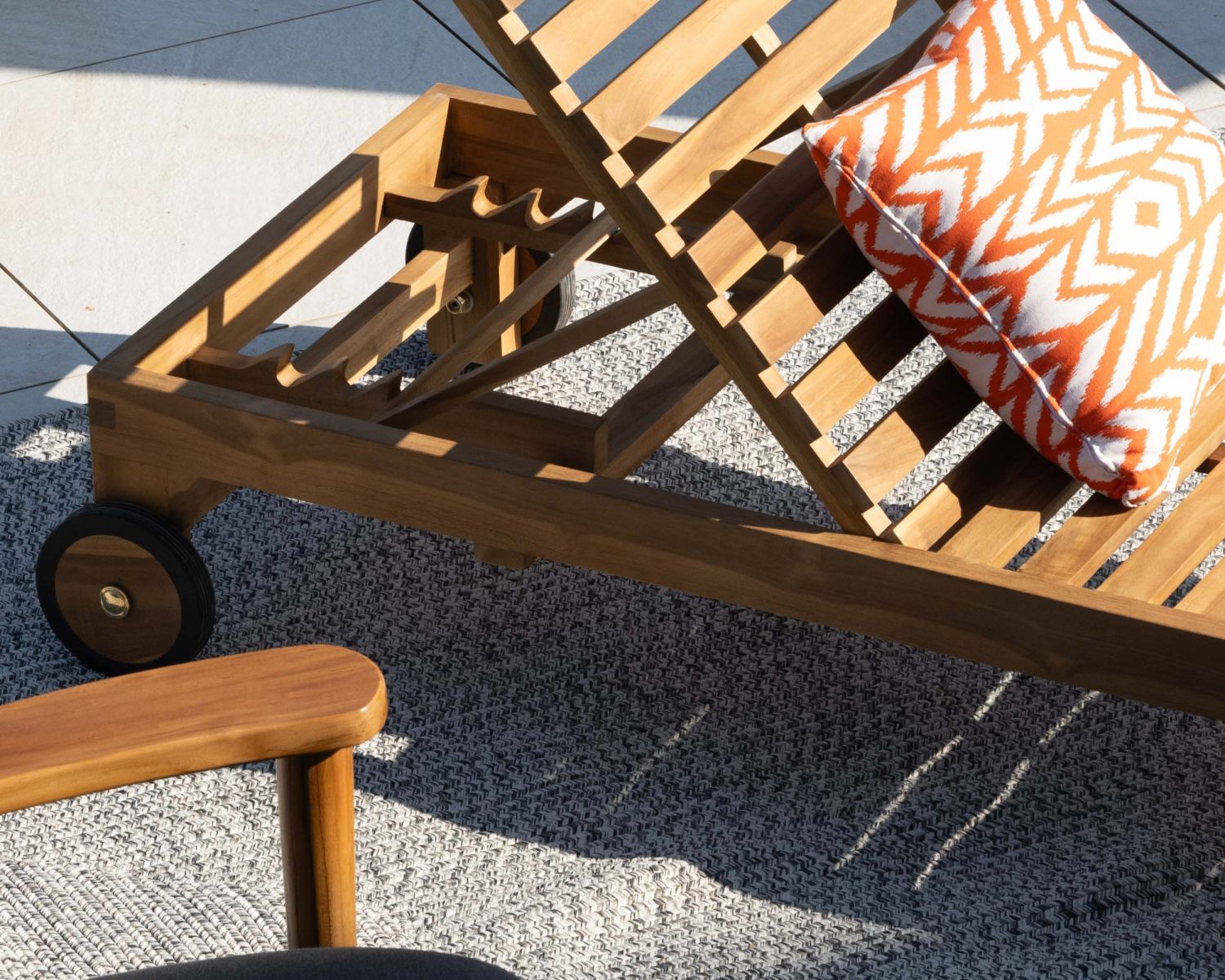 Bain de soleil 1 place en teck massif avec roulettes "Estiva"