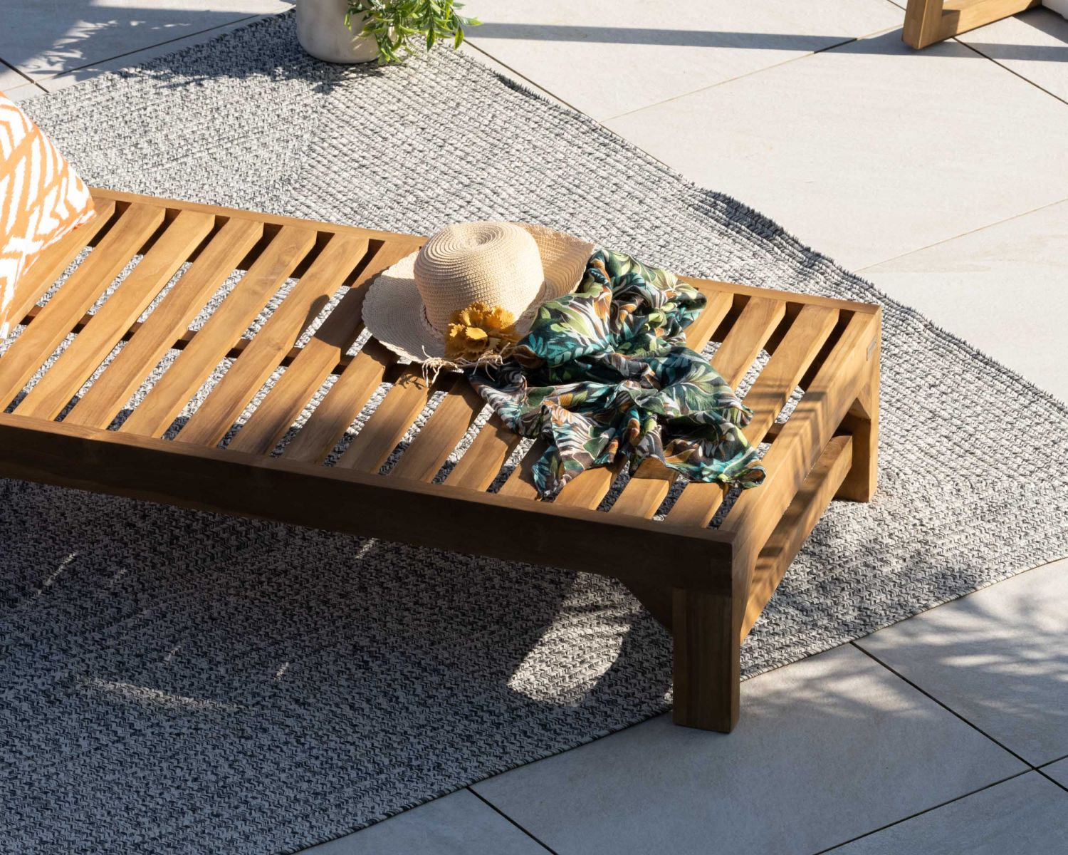 Bain de soleil 1 place en teck massif avec roulettes "Estiva"