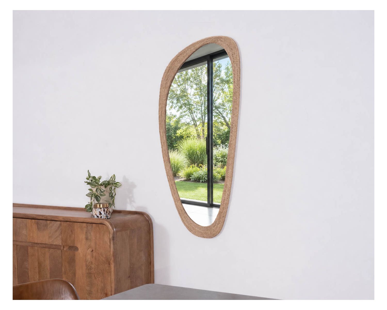 Miroir forme organique avec cadre en cordelette "Solira" hauteur 130 cm