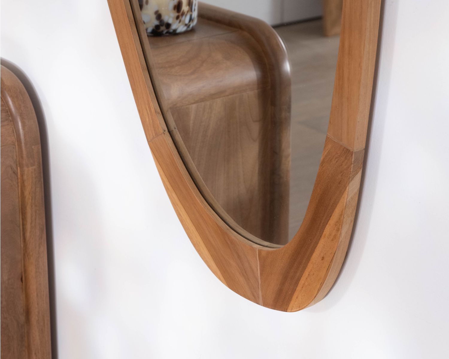 Miroir forme organique avec cadre en bois "Solira" 130 cm de haut