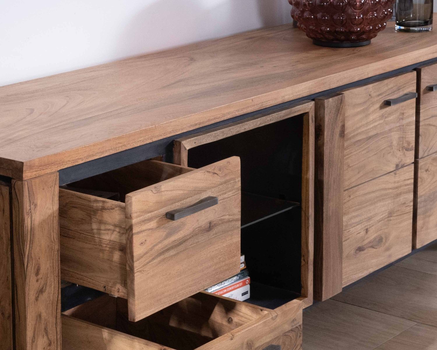 Meuble TV 180cm acacia massif avec niche éclairage LED et étagère verre "Fantaisie"