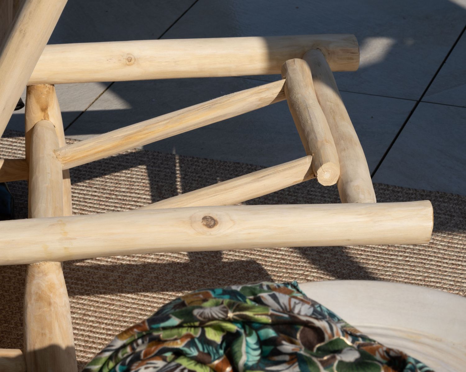 Bain de soleil 1 place design exotique "Sumatra" structure branches