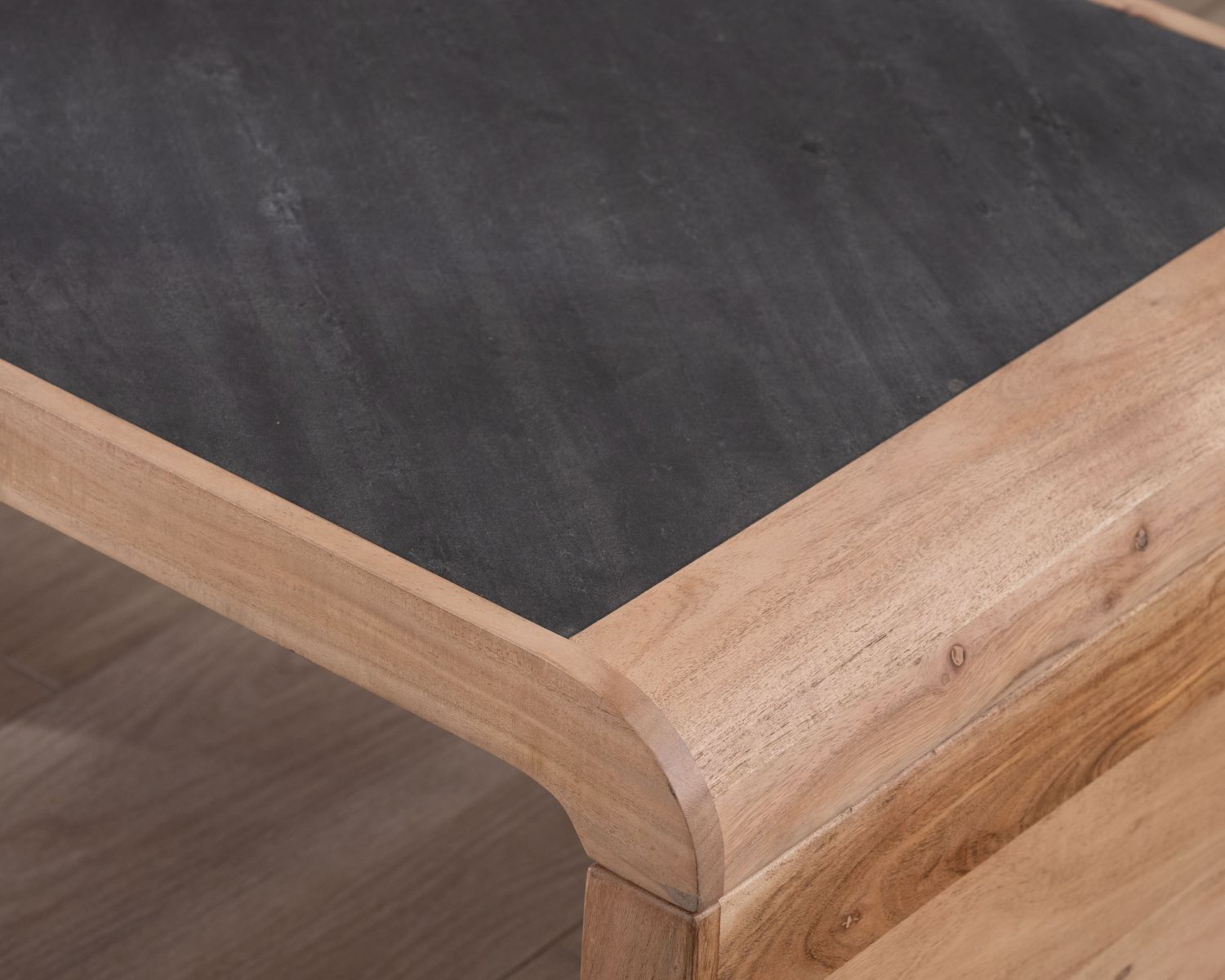 Table basse design retro avec plateau placage pierre "Pikto"