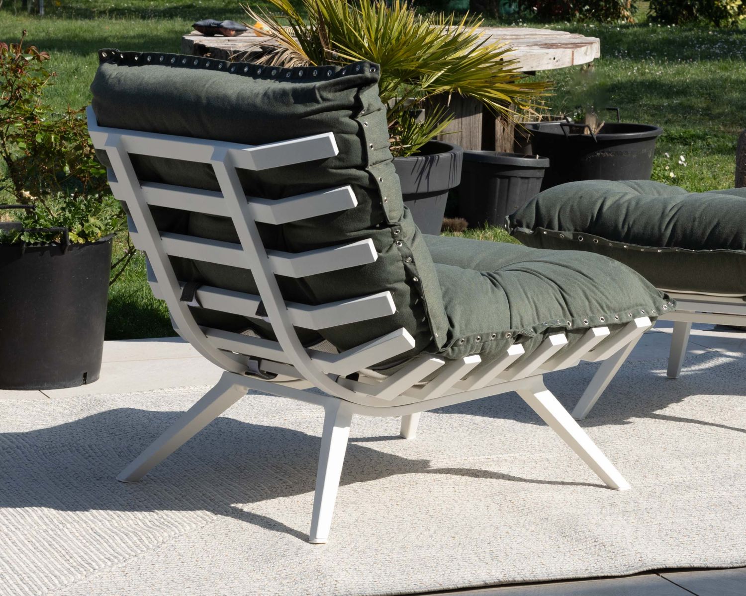 Fauteuil de jardin ultra confort en tissu vert kaki avec repose pieds modulaire "Lisca"