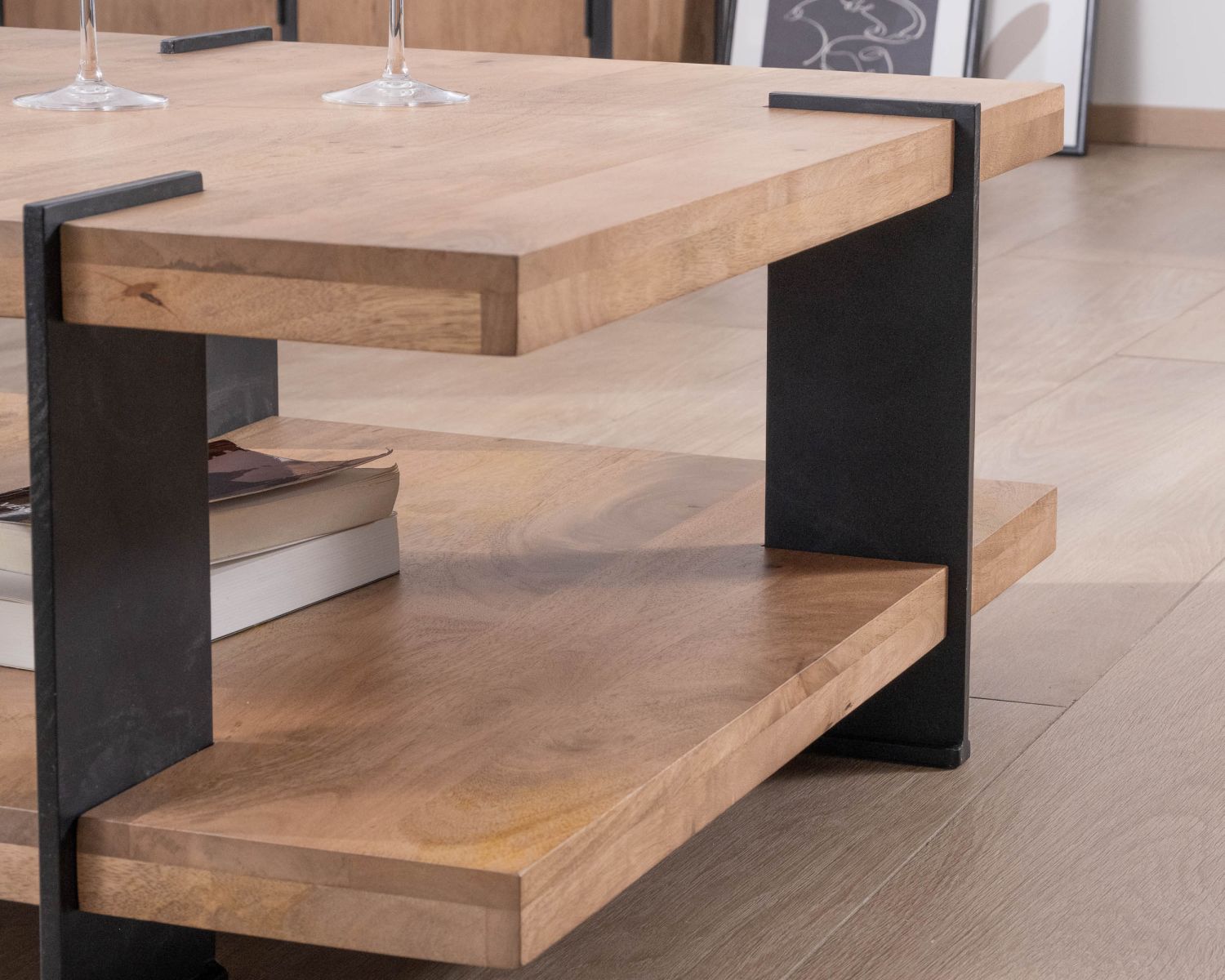 Table basse design avec double plateau carré en bois et pieds métal "Marla"