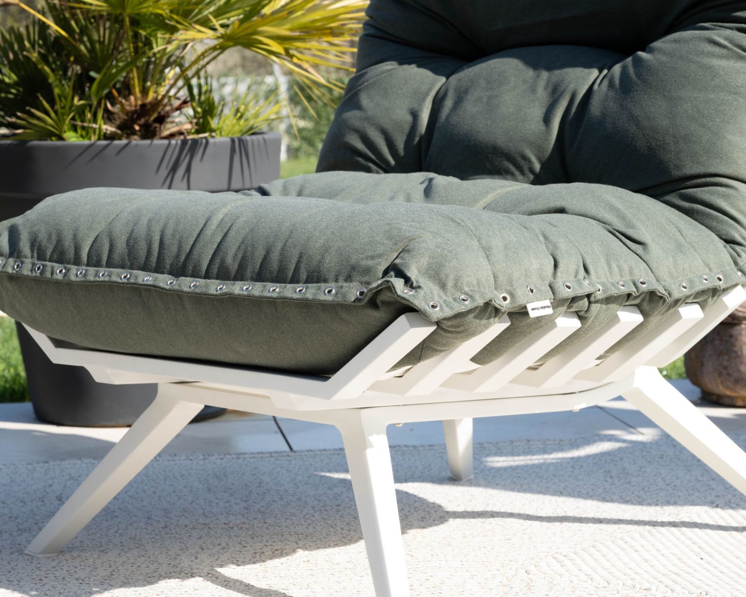 Fauteuil de jardin ultra confort en tissu vert kaki avec repose pieds modulaire "Lisca"