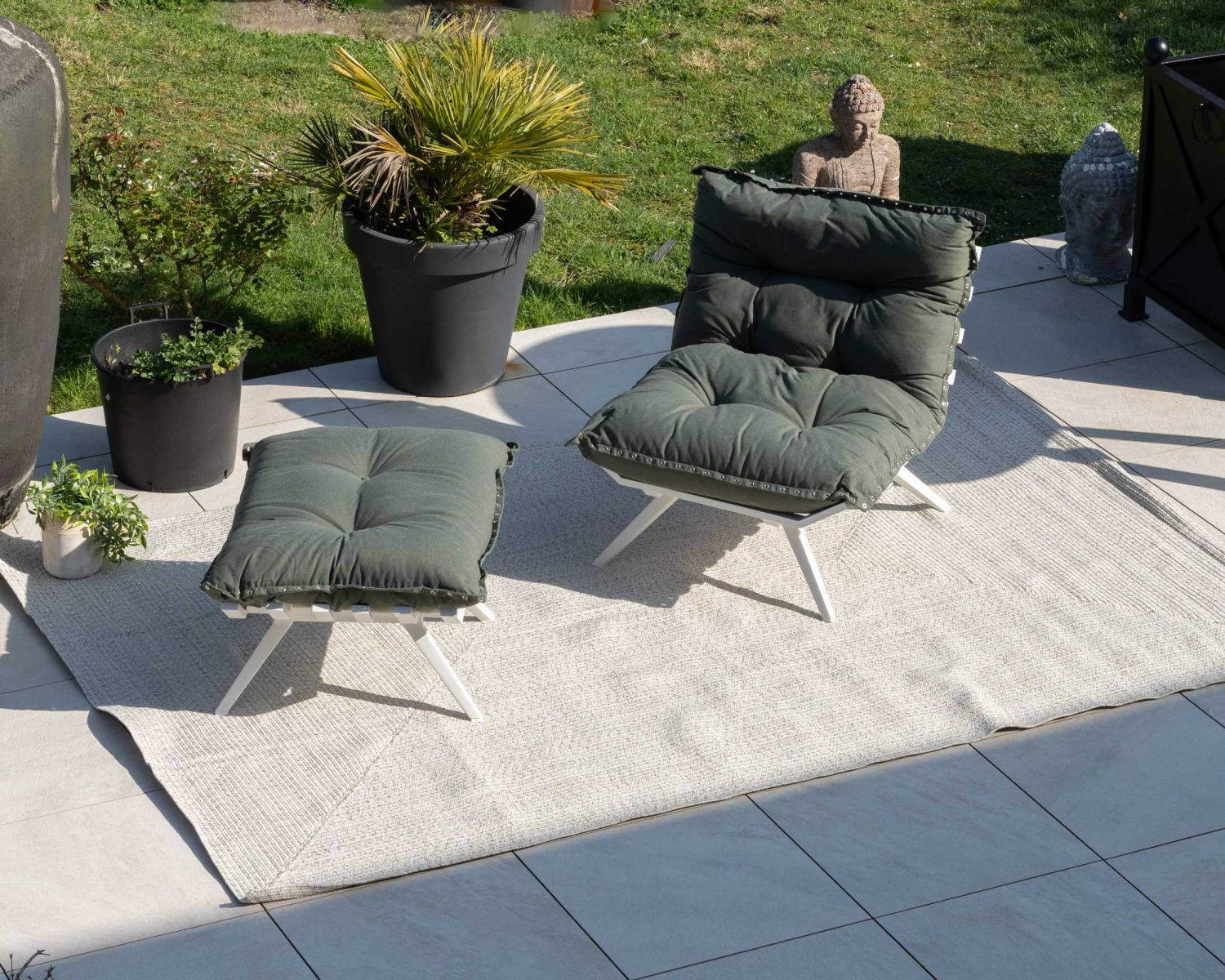 Fauteuil de jardin ultra confort en tissu vert kaki avec repose pieds modulaire "Lisca"