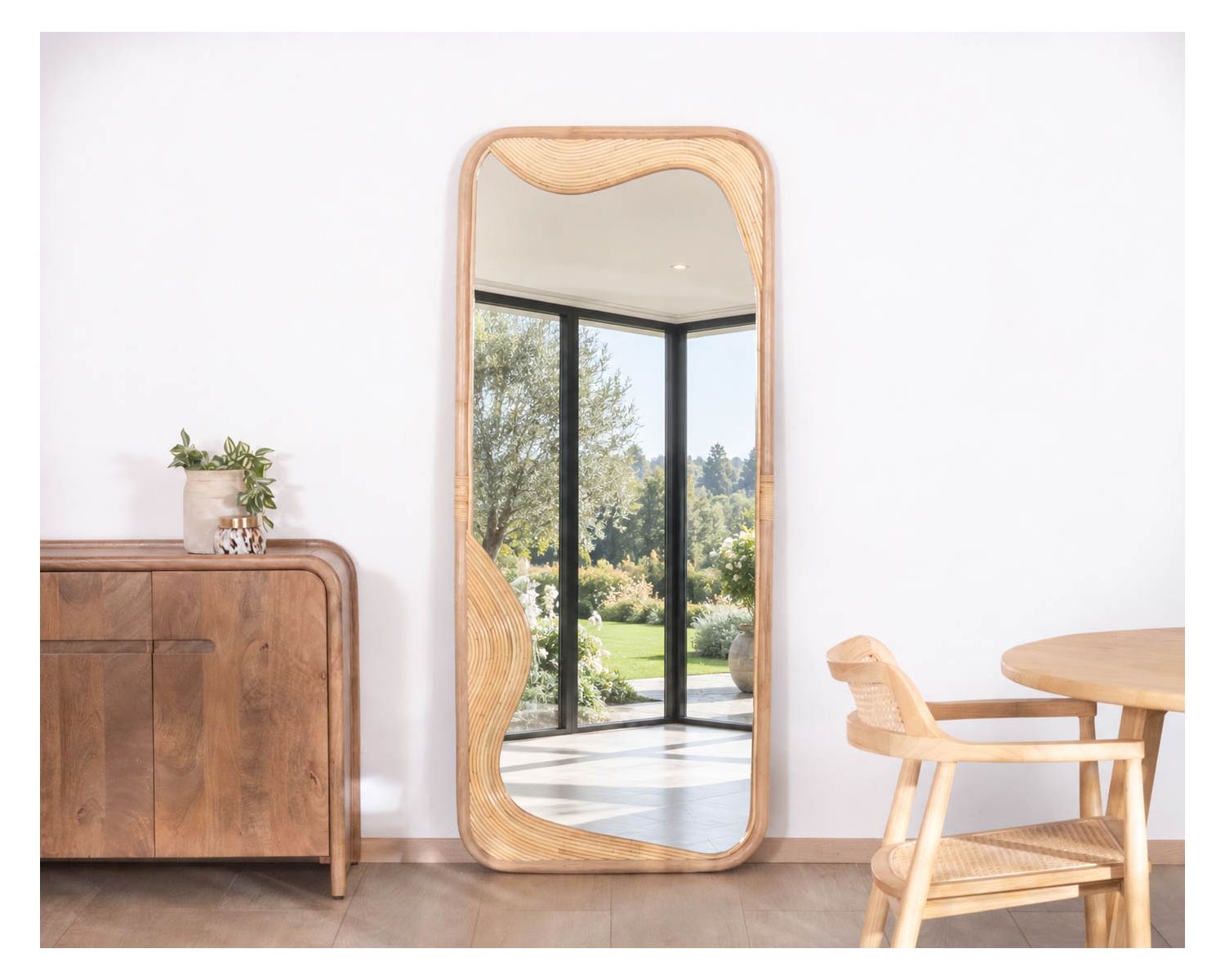 Grand miroir 180x70 cm cadre en rotin "Solira" motif et design organique