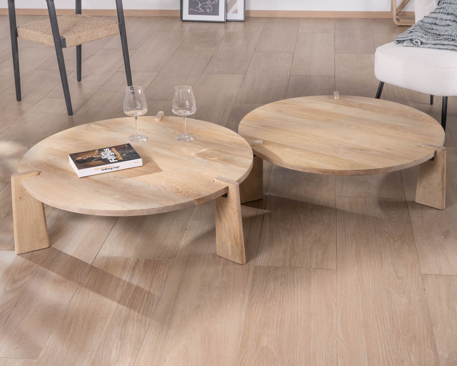 Duo de tables basses rondes en manguier naturel "Loopie"