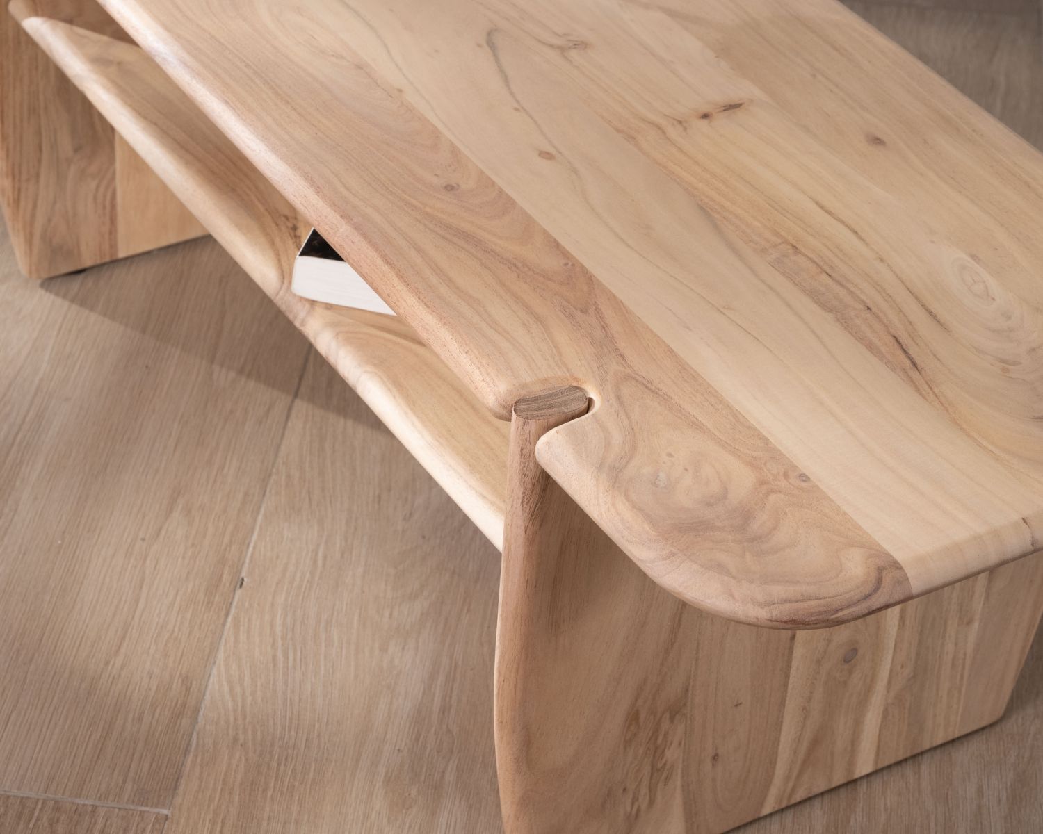 Table de salon design épuré en acacia avec niche "Trudy" 120 cm