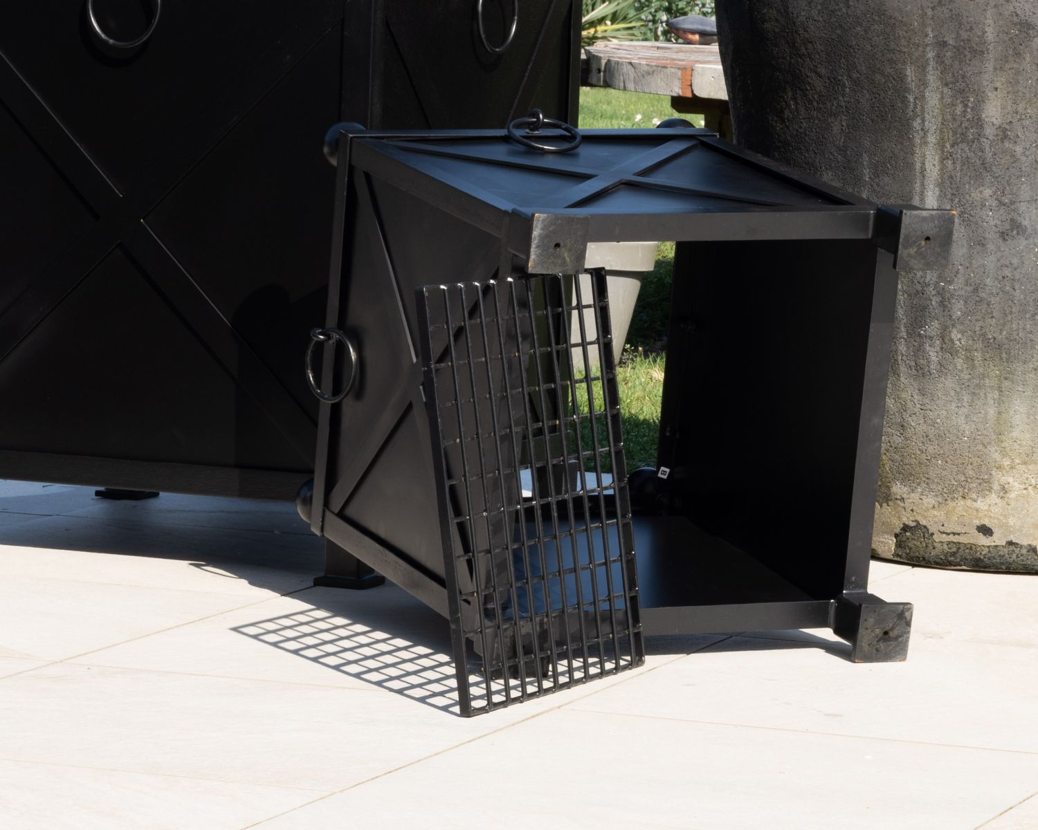 Grand bac décoratif carré 75 cm pour plantations "Gardénia" en métal noir