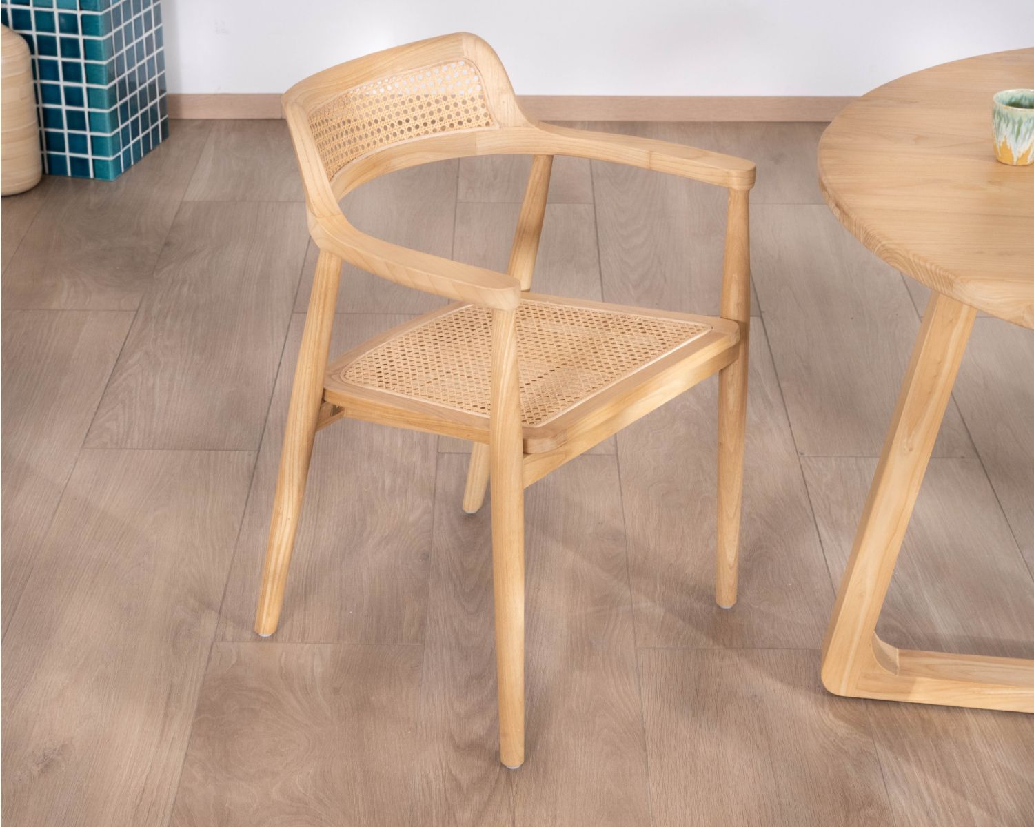 Chaise de repas avec accoudoirs design épuré "Vogue" avec cannage naturel