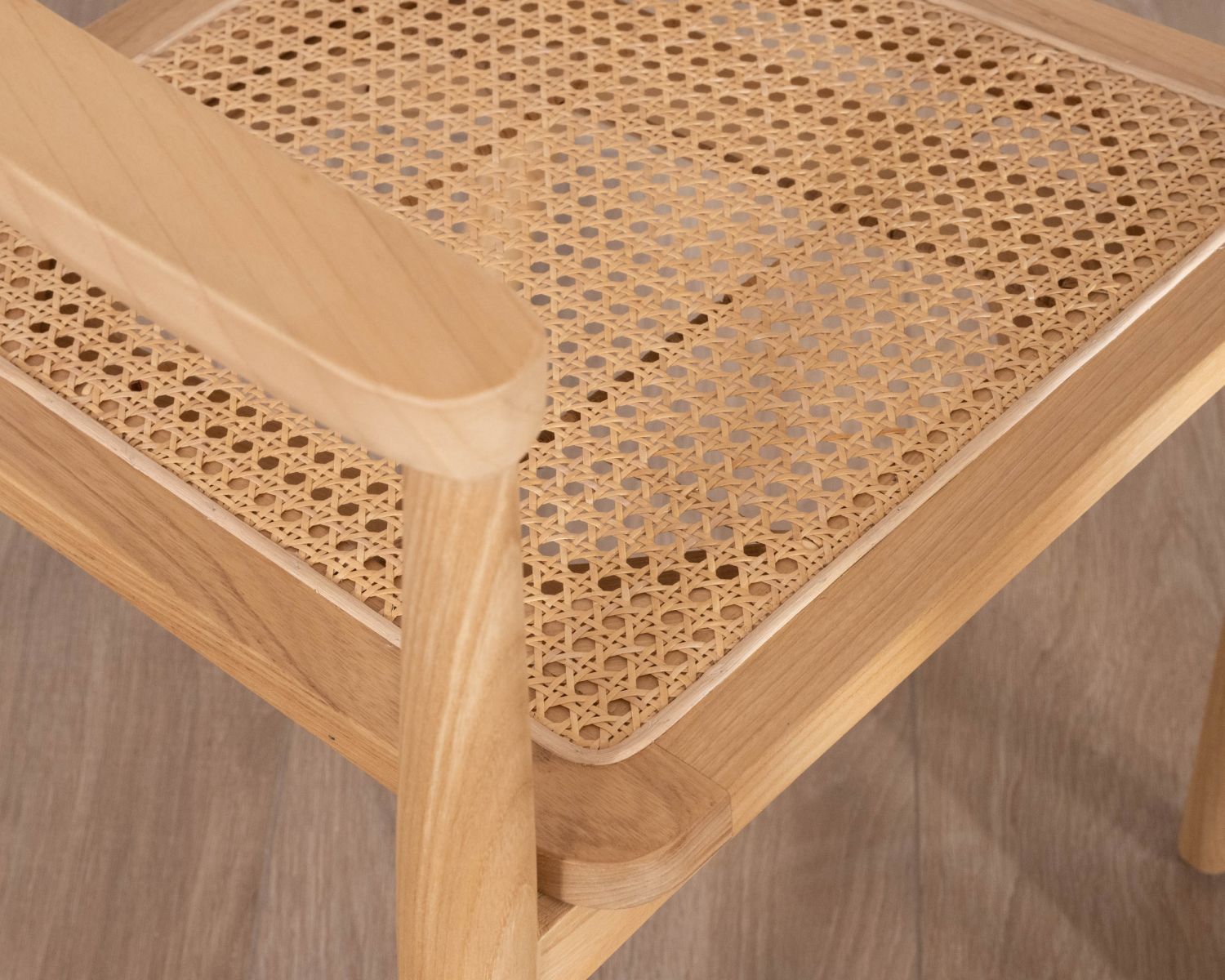 Chaise de repas avec accoudoirs design épuré "Vogue" avec cannage naturel