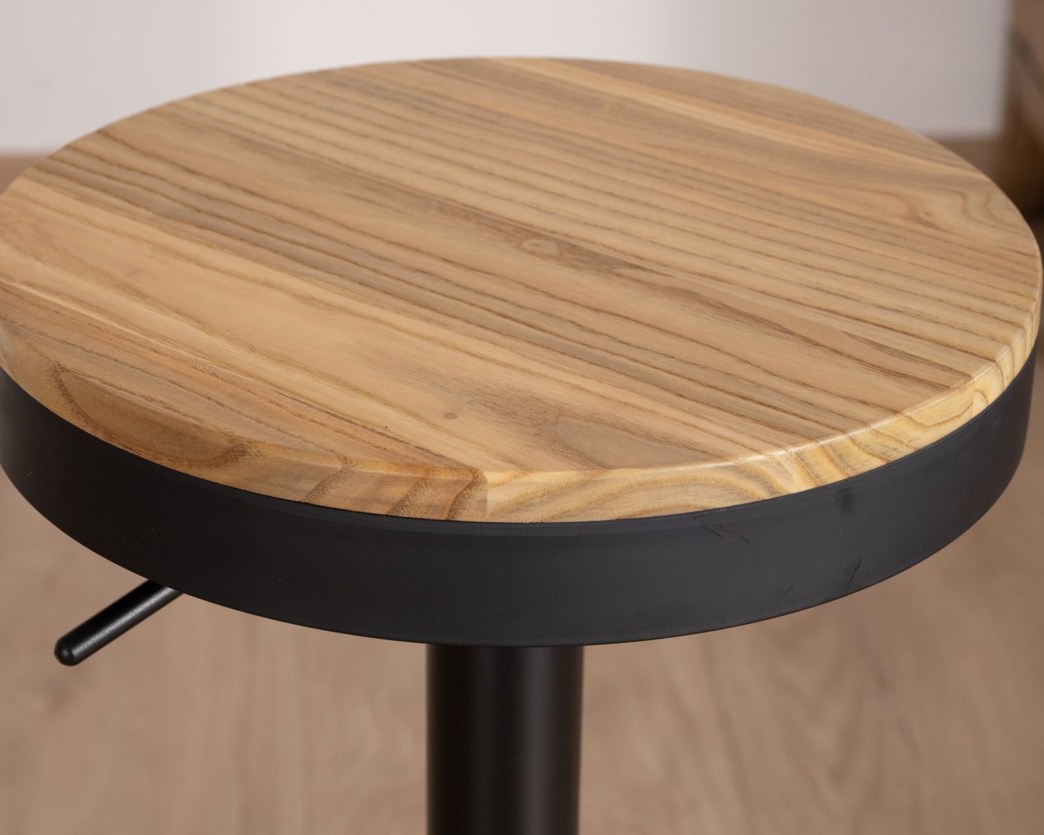 Lot de 2 tabourets réglables en hauteur avec assise bois "Juo" en métal noir