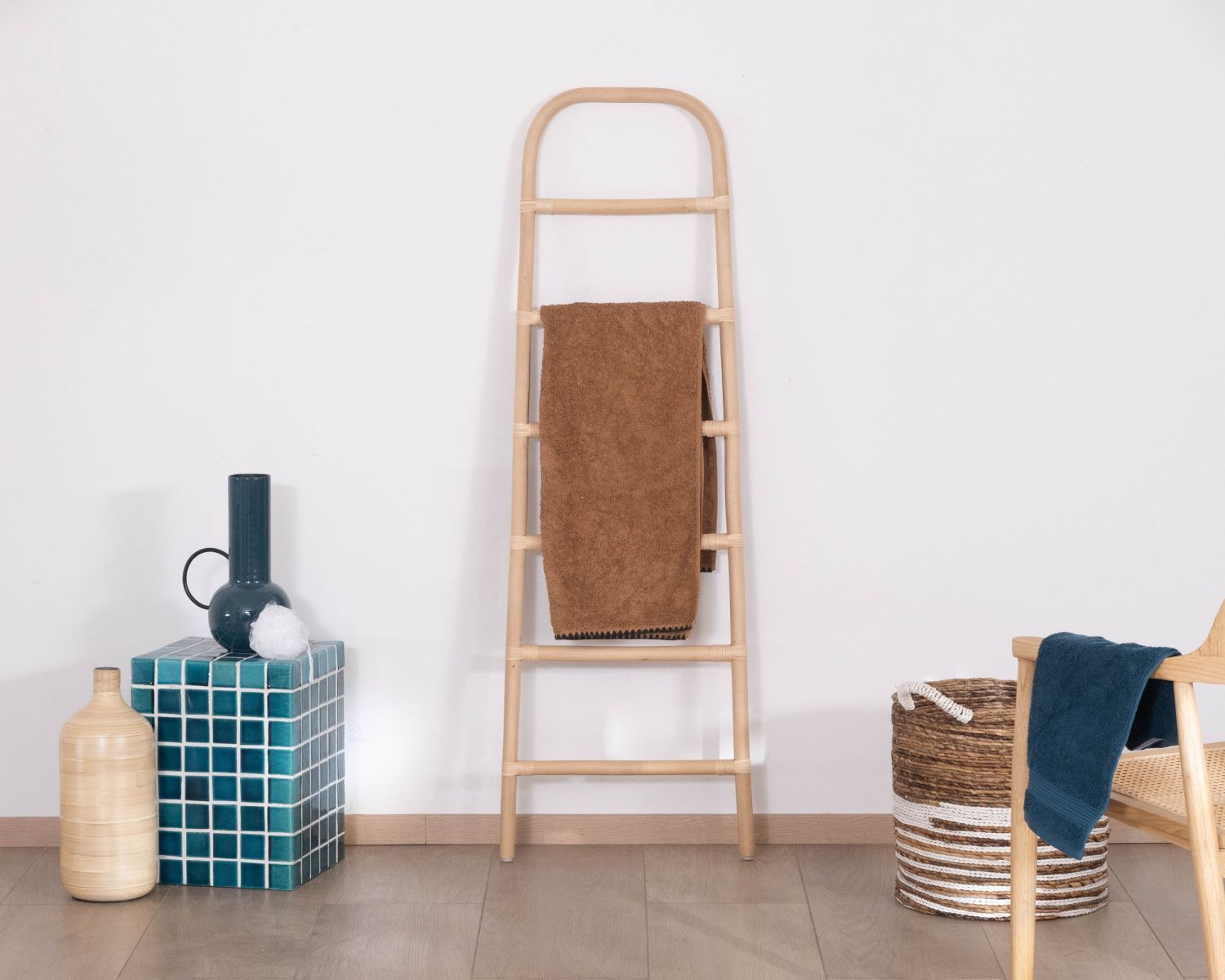 Échelle décorative en rotin naturel "Solira" esprit bohème, porte-serviettes