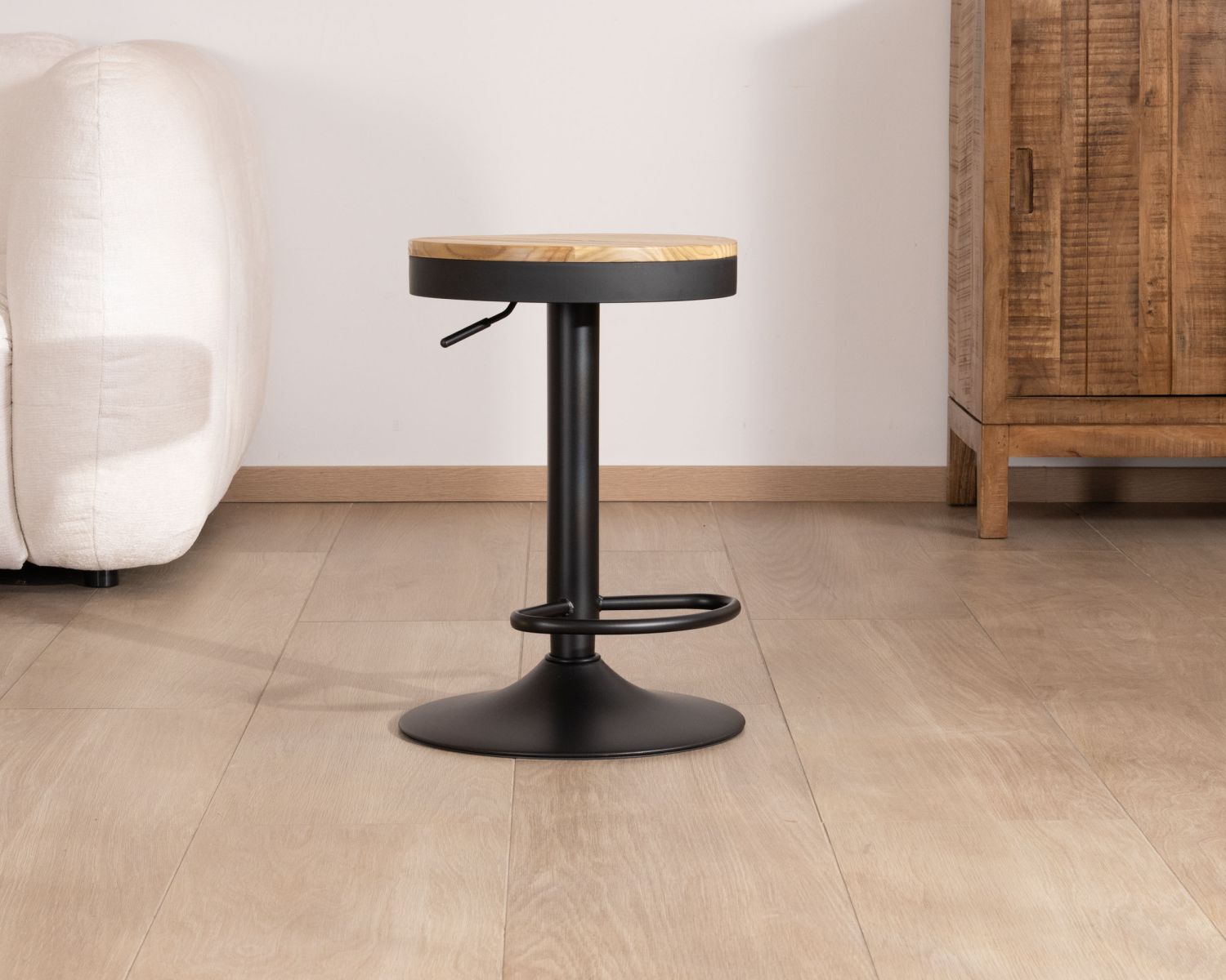 Lot de 2 tabourets réglables en hauteur avec assise bois "Juo" en métal noir