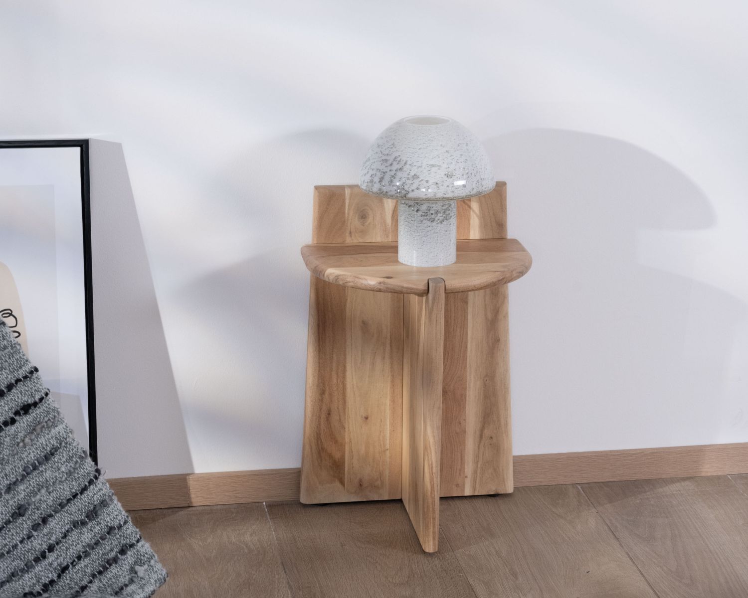 Table de chevet en acacia design rétro "Trudy"