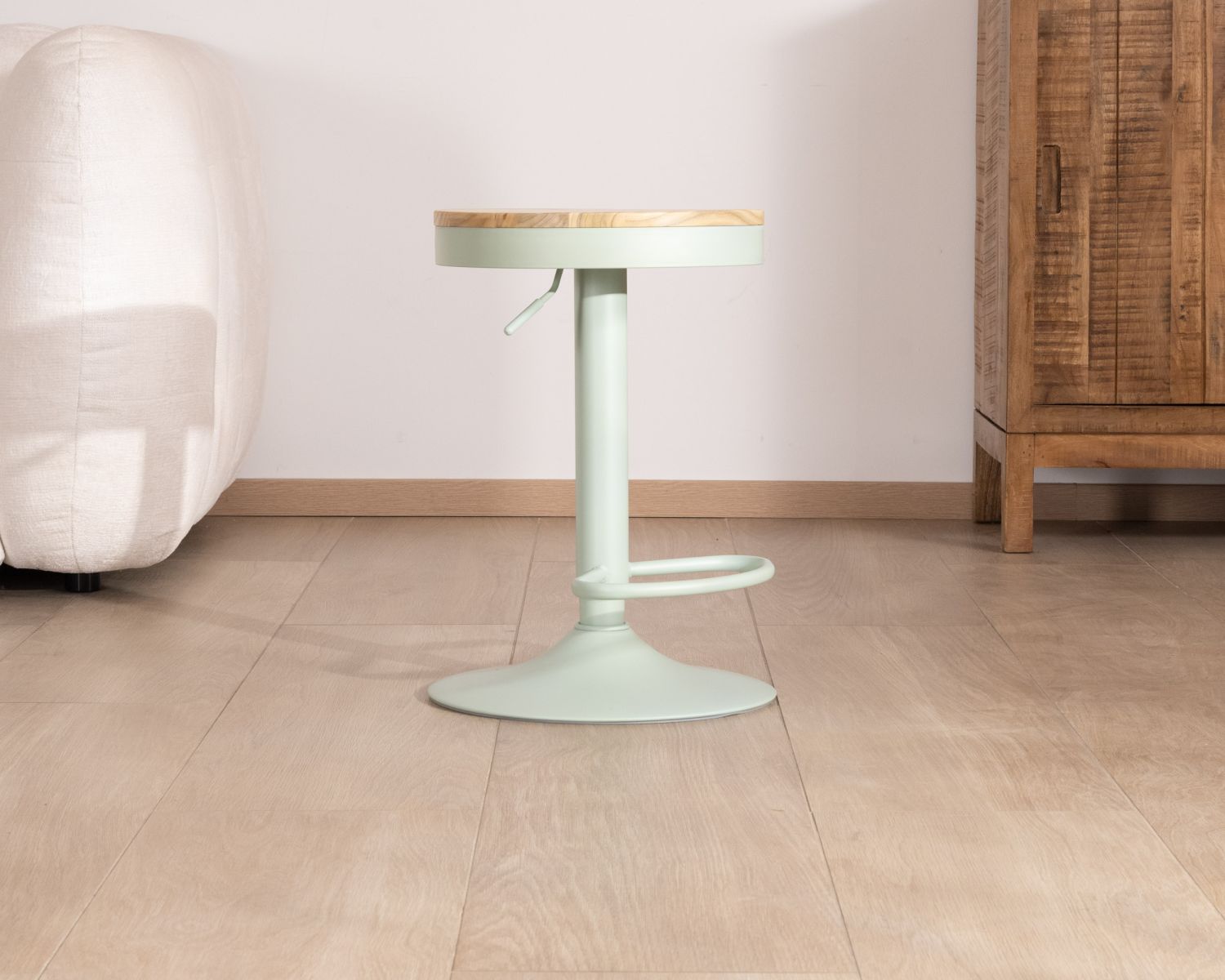 Lot de 2 tabourets réglables avec assise bois "Juo" en métal vert acidulé