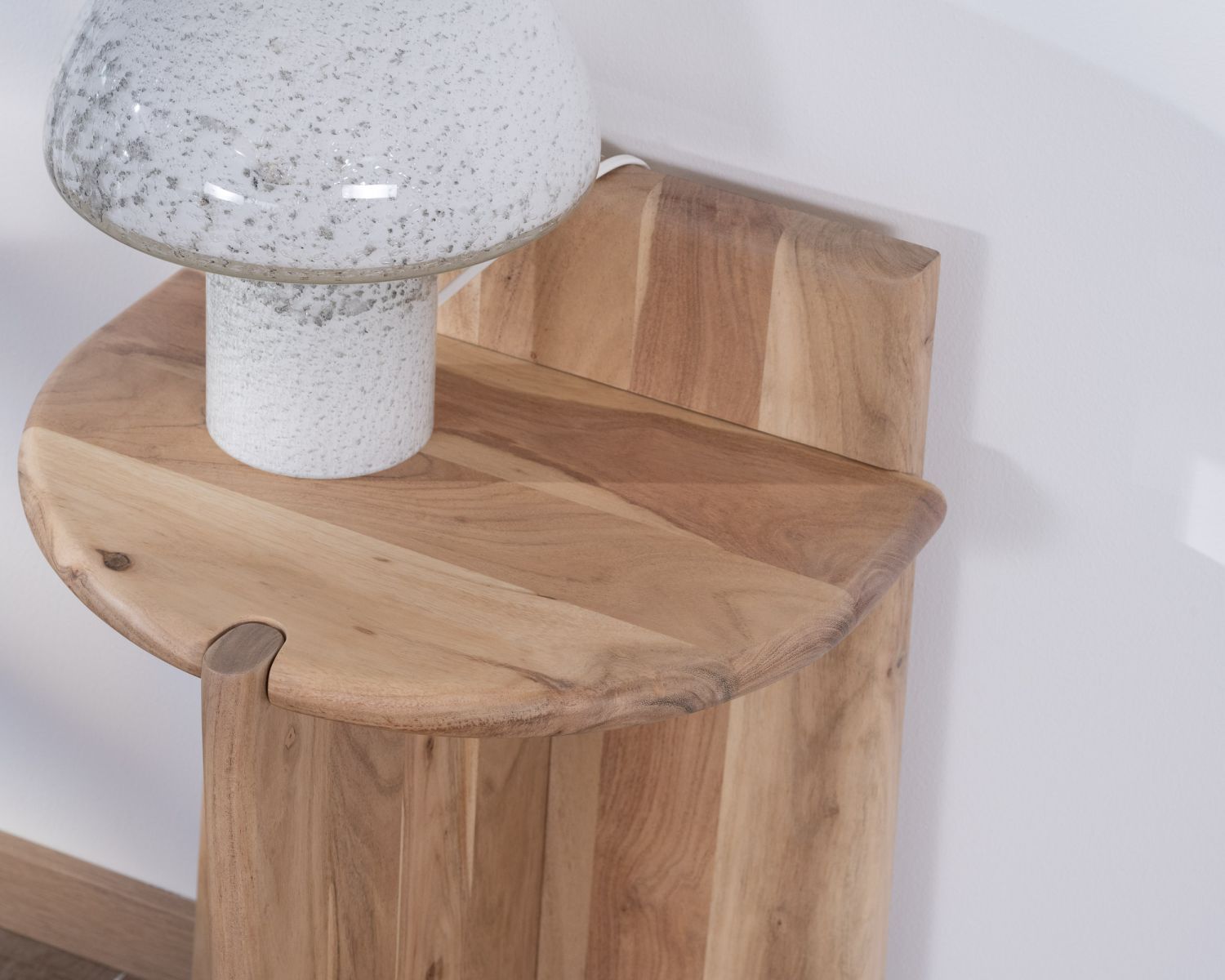 Table de chevet en acacia design rétro "Trudy"