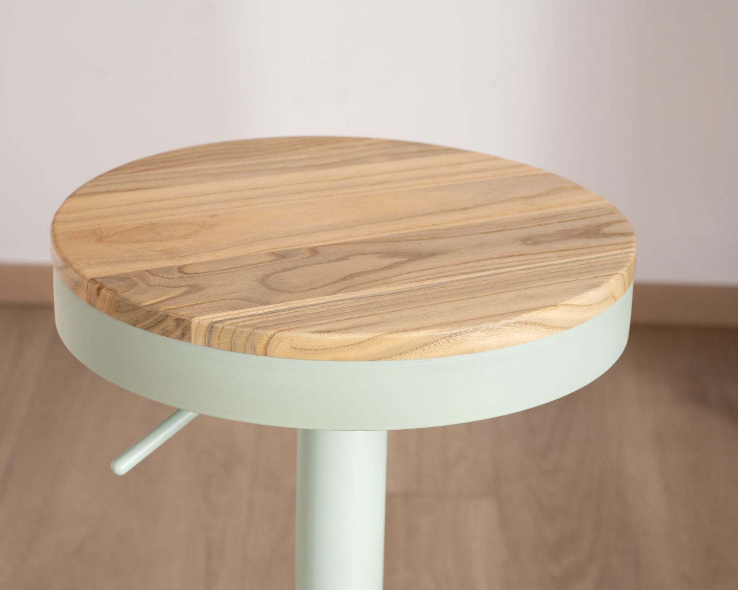 Lot de 2 tabourets réglables avec assise bois "Juo" en métal vert acidulé