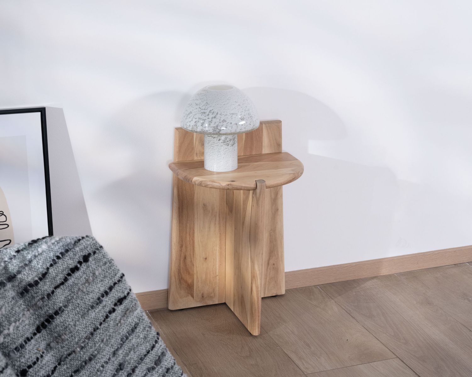 Table de chevet en acacia design rétro "Trudy"