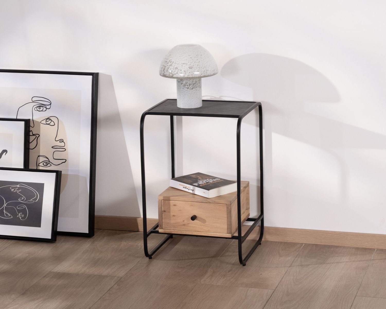 Table de chevet design en métal et bois avec plateau en placage pierre "Pikto"