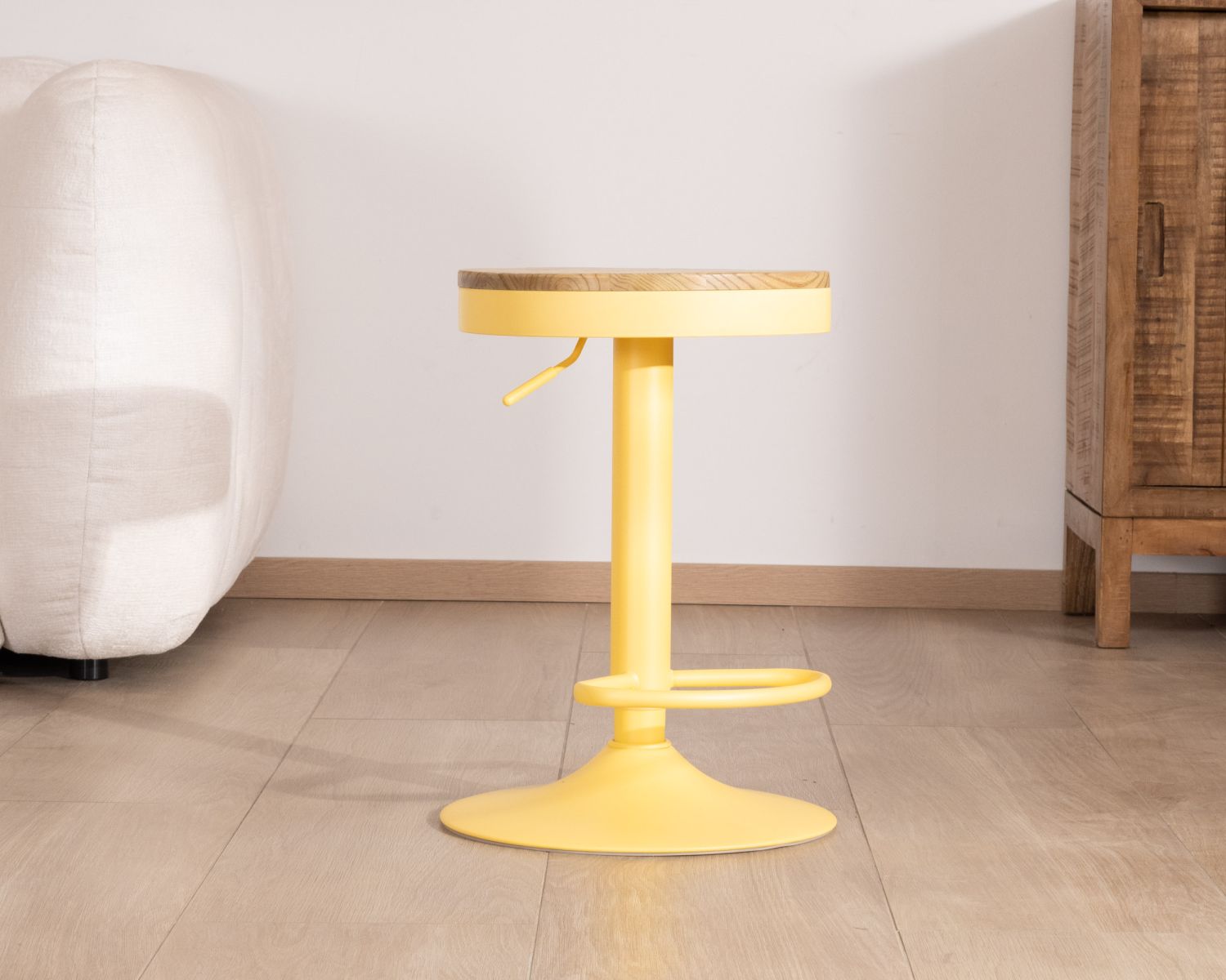 Lot de 2 tabourets en métal jaune acidulé avec assise bois "Juo" hauteur réglable