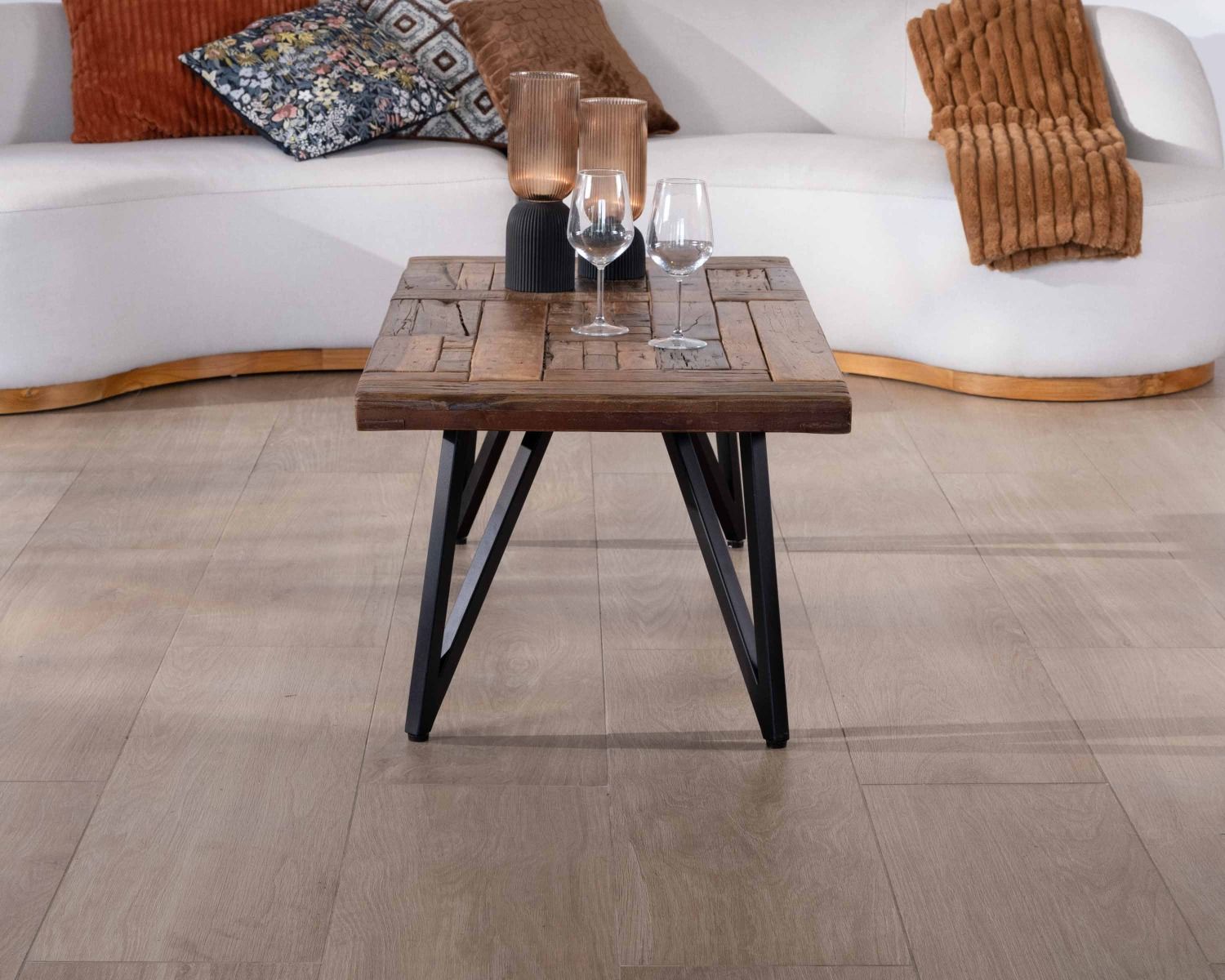 Table basse 120cm en bois massif recyclé et pieds métal noir "Cidade"