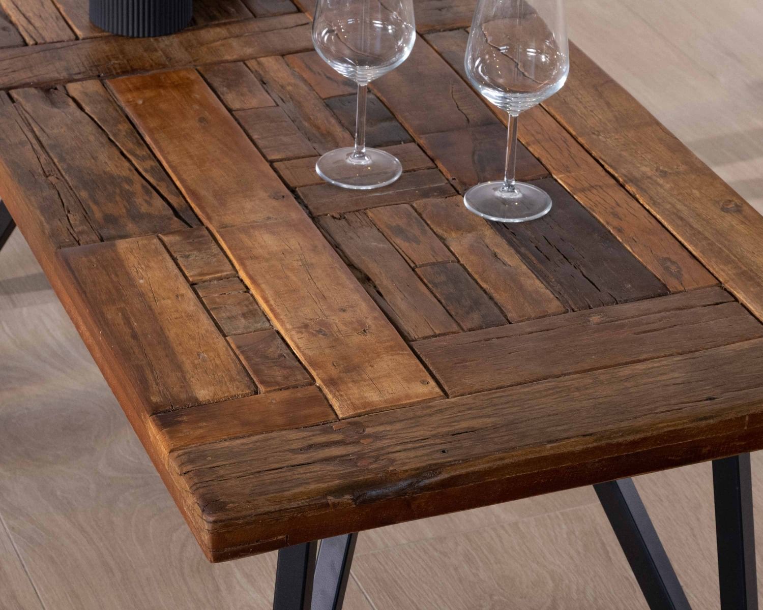 Table basse 120cm en bois massif recyclé et pieds métal noir "Cidade"