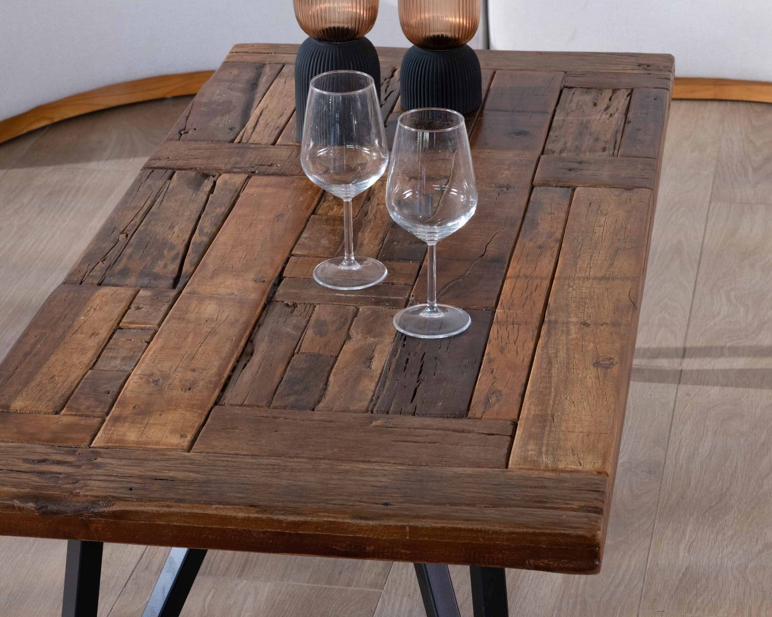 Table basse 120cm en bois massif recyclé et pieds métal noir "Cidade"