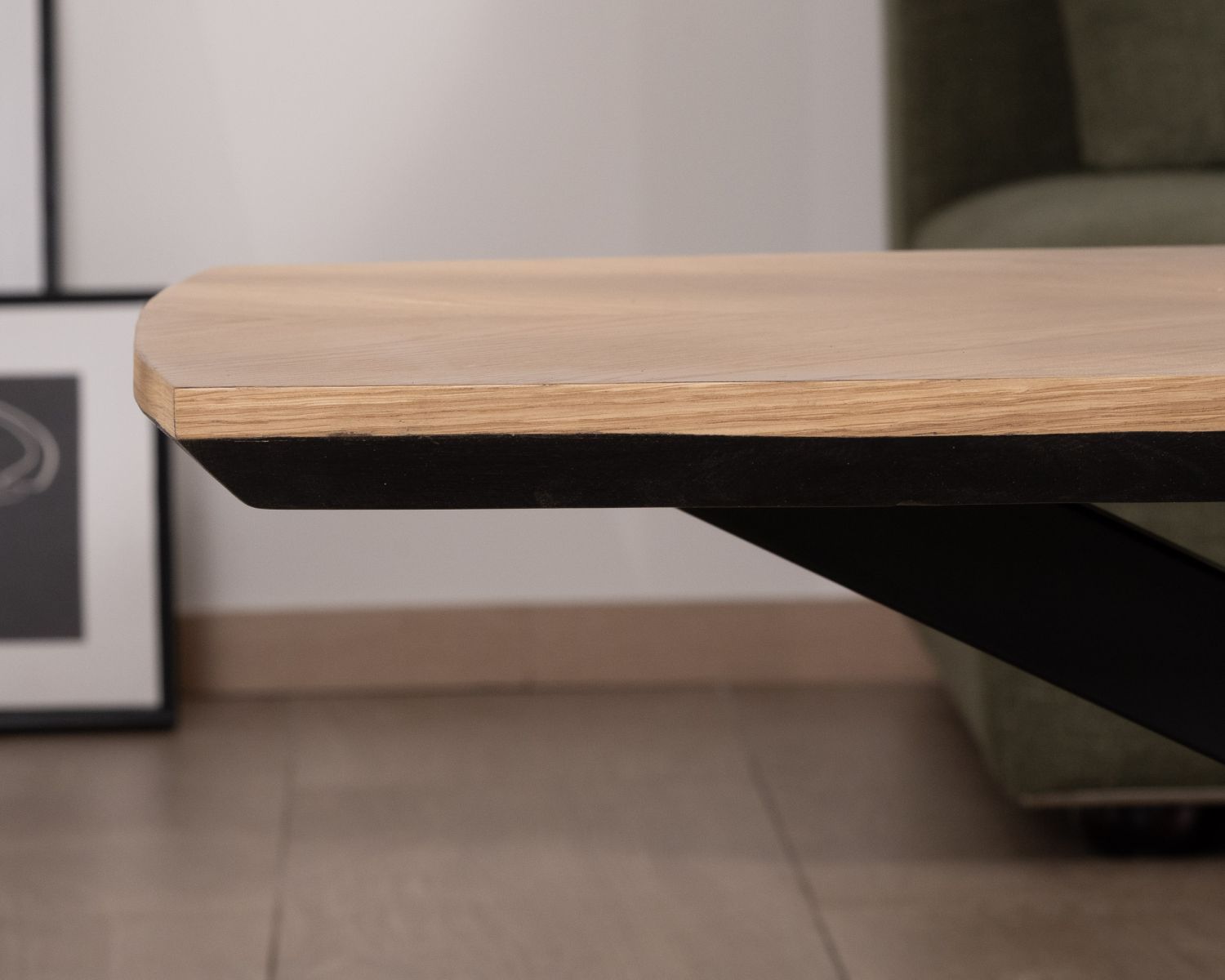 Table basse plateau placage chêne clair pied étoile métal noir "Toledo"