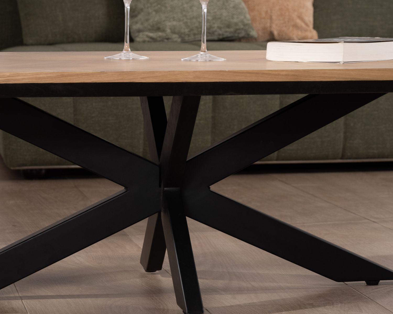 Table basse plateau placage chêne clair pied étoile métal noir "Toledo"