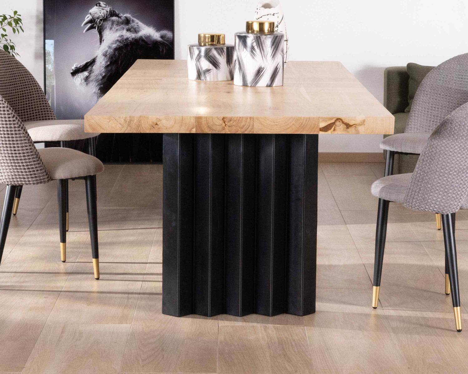 Table de repas rectangulaire 220 cm en bois massif pieds métal plissé noir "Audacio"