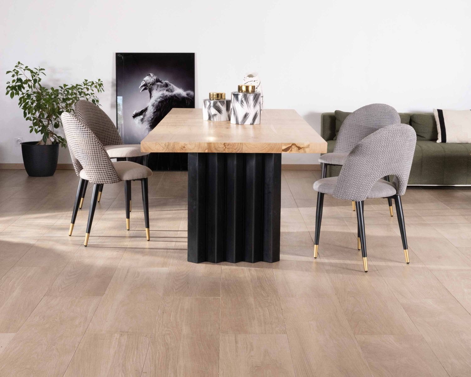 Table de repas rectangulaire 220 cm en bois massif pieds métal plissé noir "Audacio"