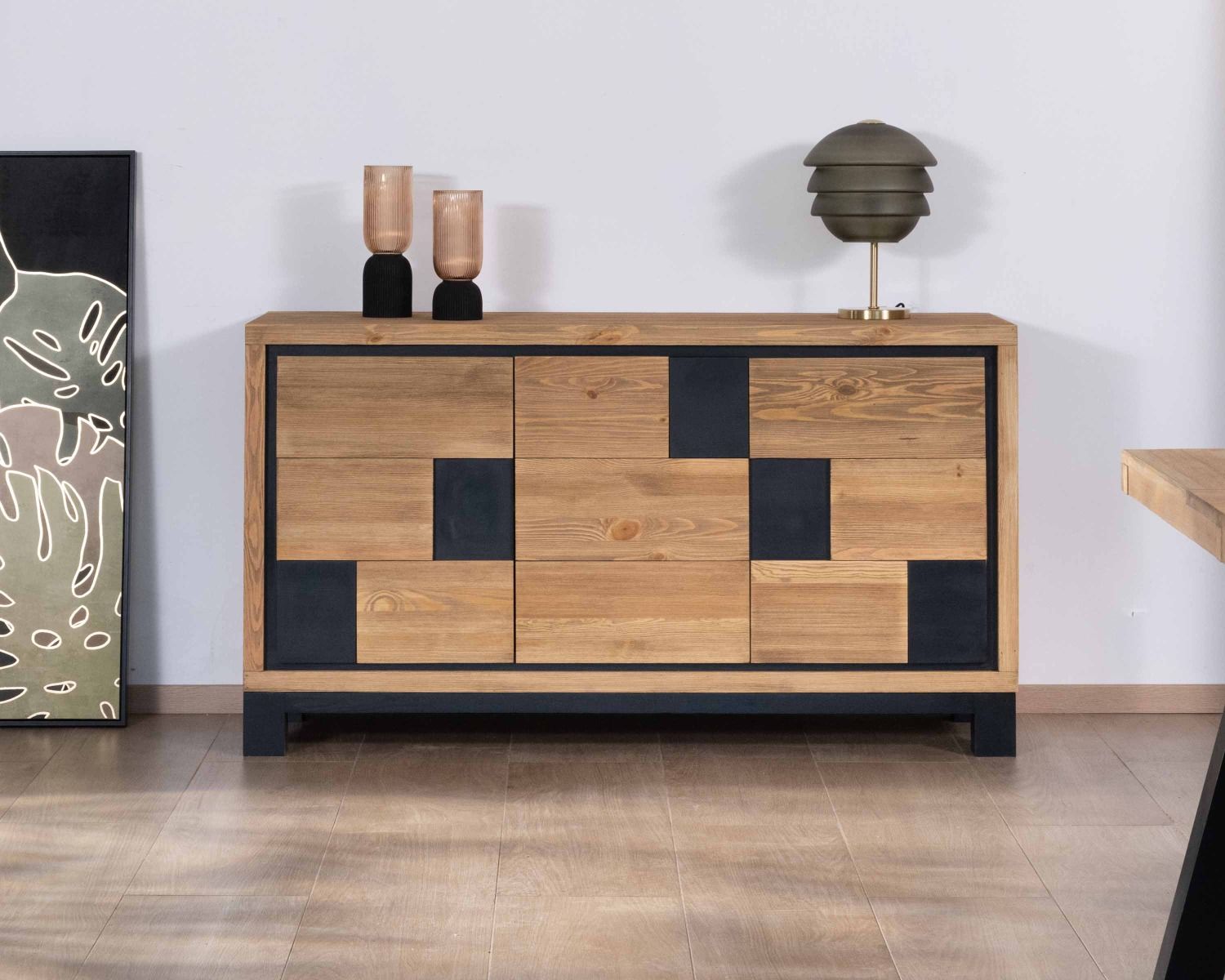 Bahut en pin brossé et motif carrés noirs 153 cm "Cubo"