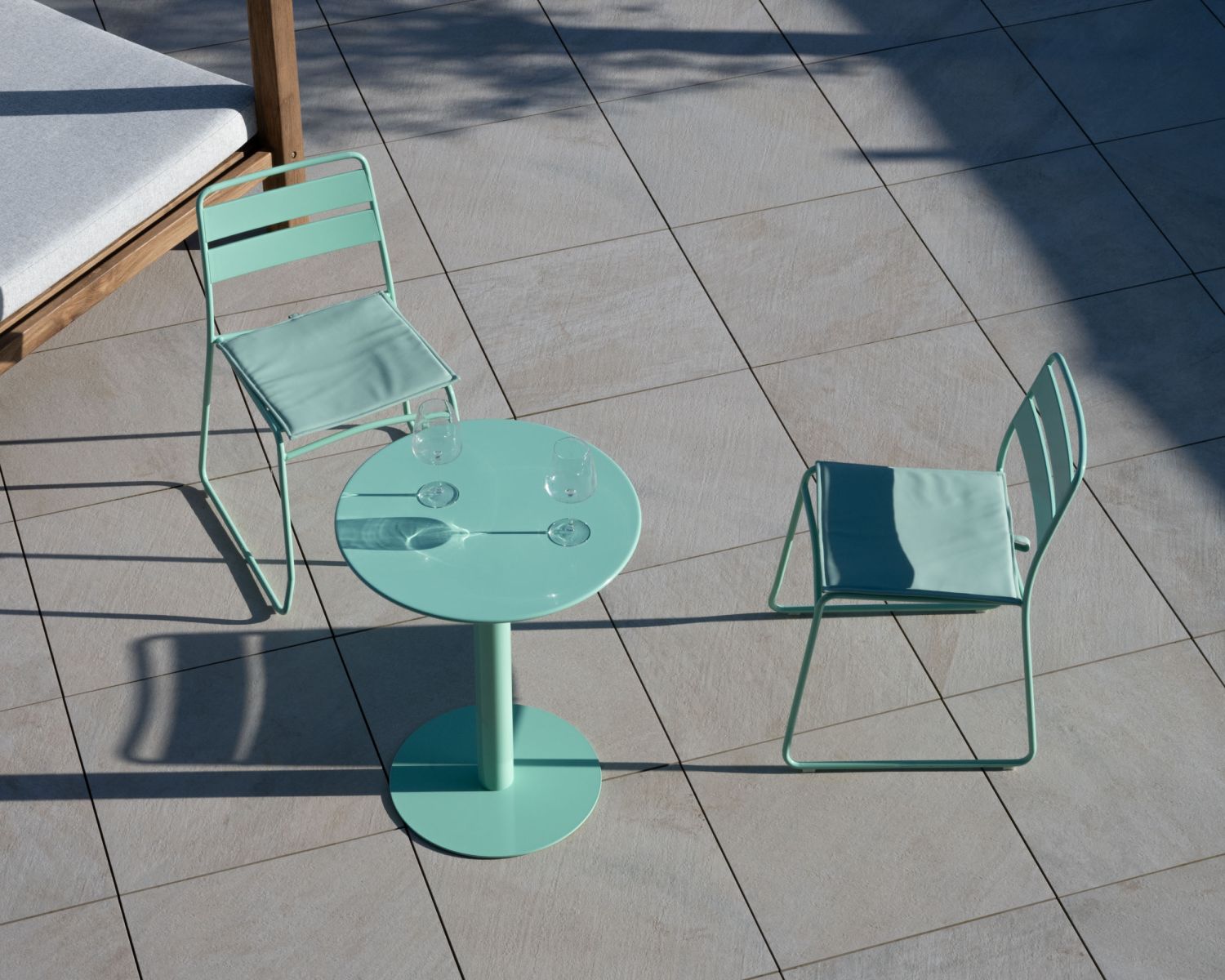 Ensemble bistrot en métal coloré turquoise "Juicy" esprit pop