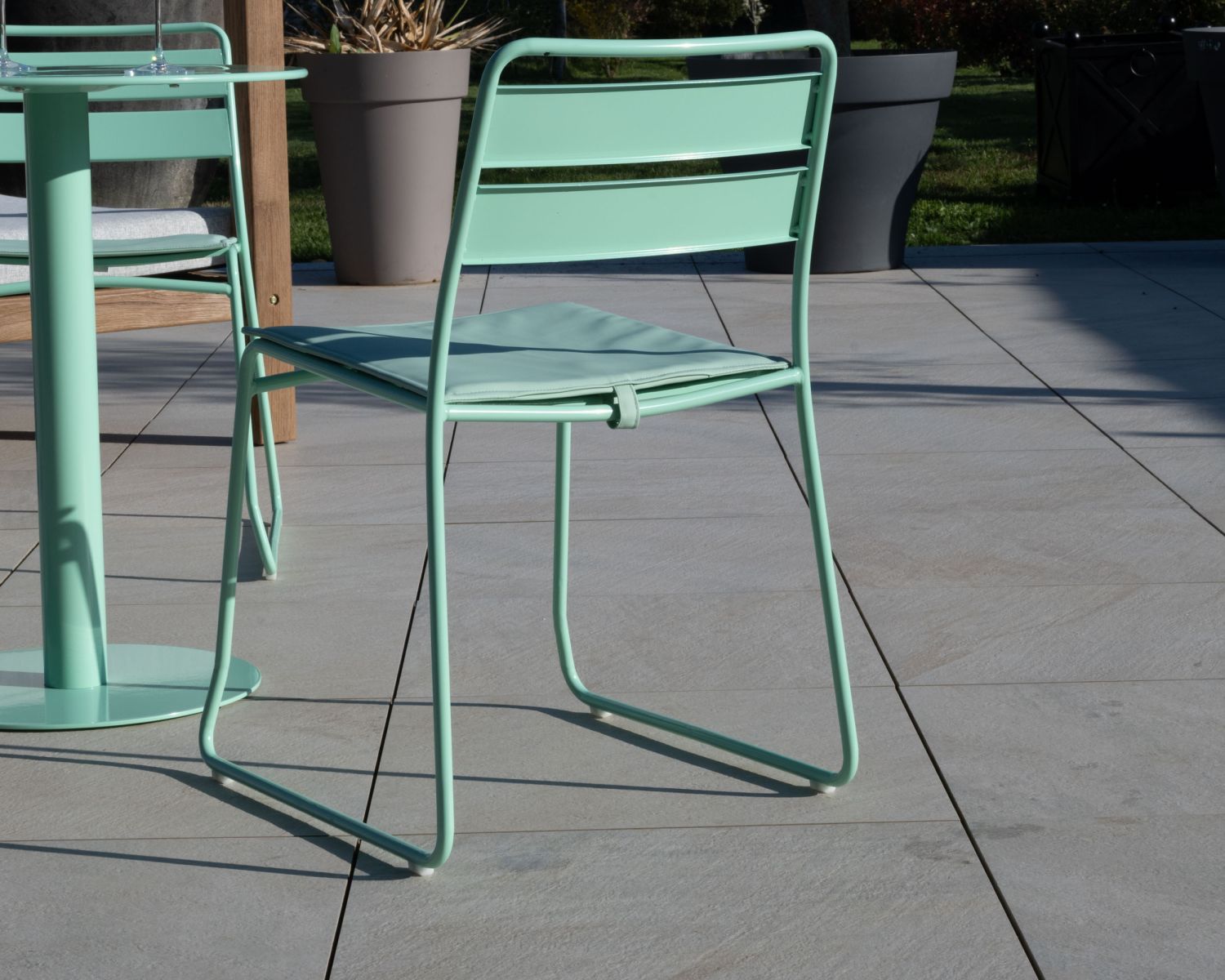 Ensemble bistrot en métal coloré turquoise "Juicy" esprit pop