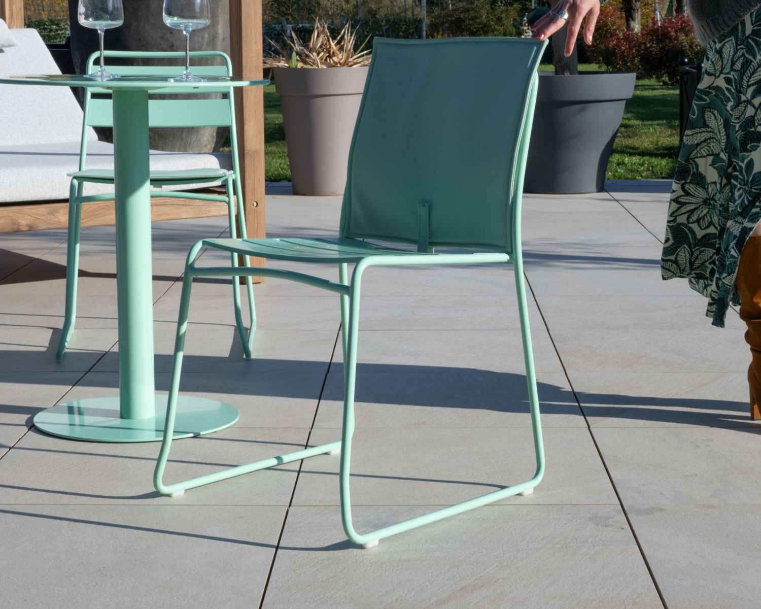 Ensemble bistrot en métal coloré turquoise "Juicy" esprit pop