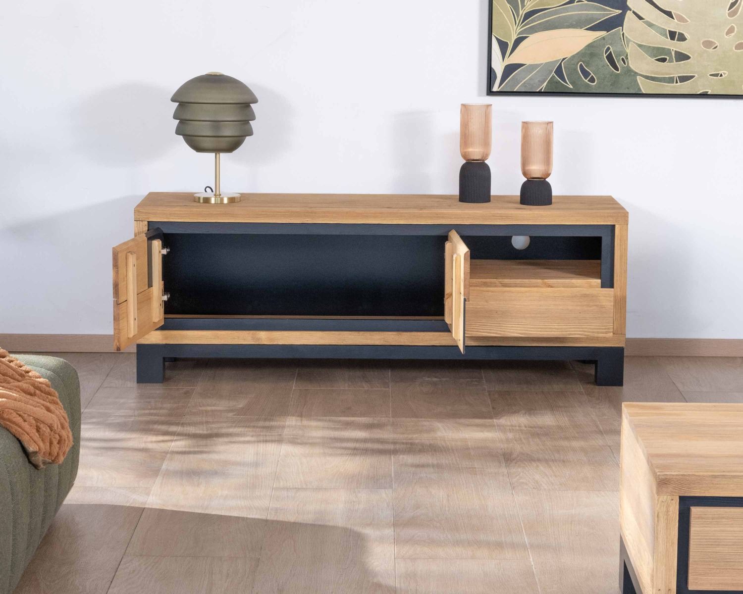 Meuble télé contemporain pin brossé façade motif cubes noirs 153 cm "Cubo"